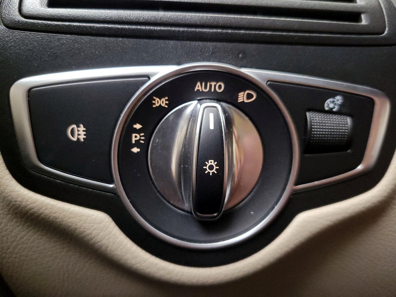 2018 Mercedes-Benz GLC GLC300 - Photo 14