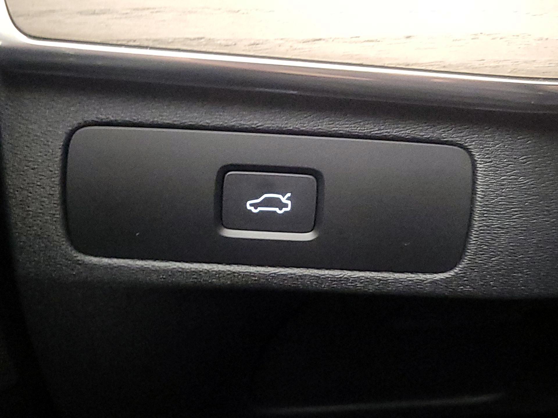 Thumbnail: 2025 Volvo XC90 - 13