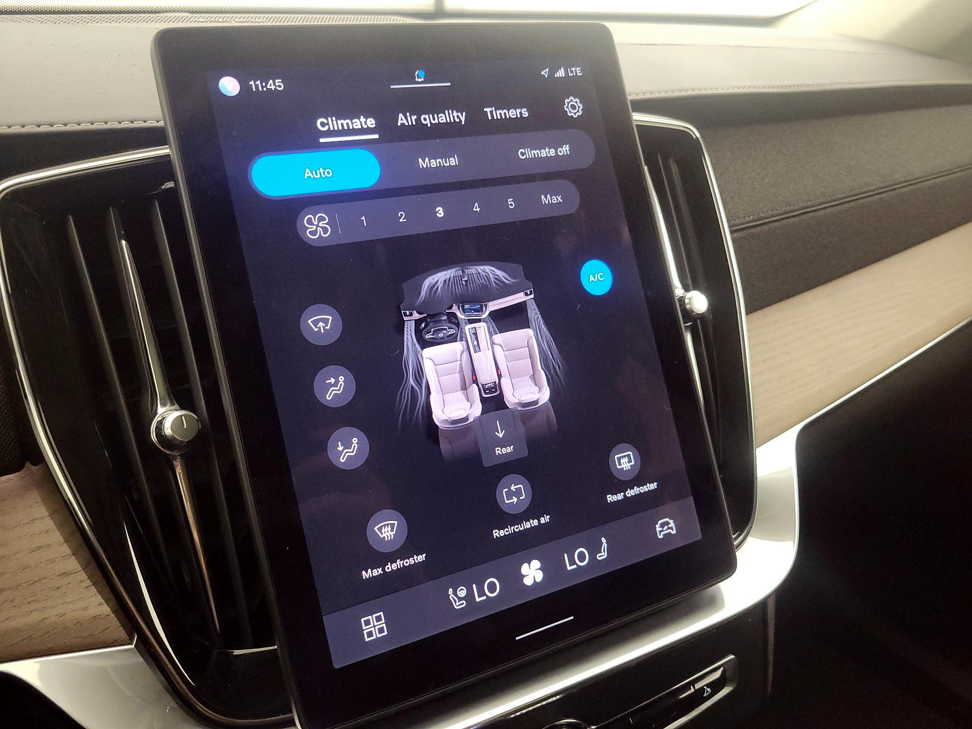 Thumbnail: 2025 Volvo XC90 - 17