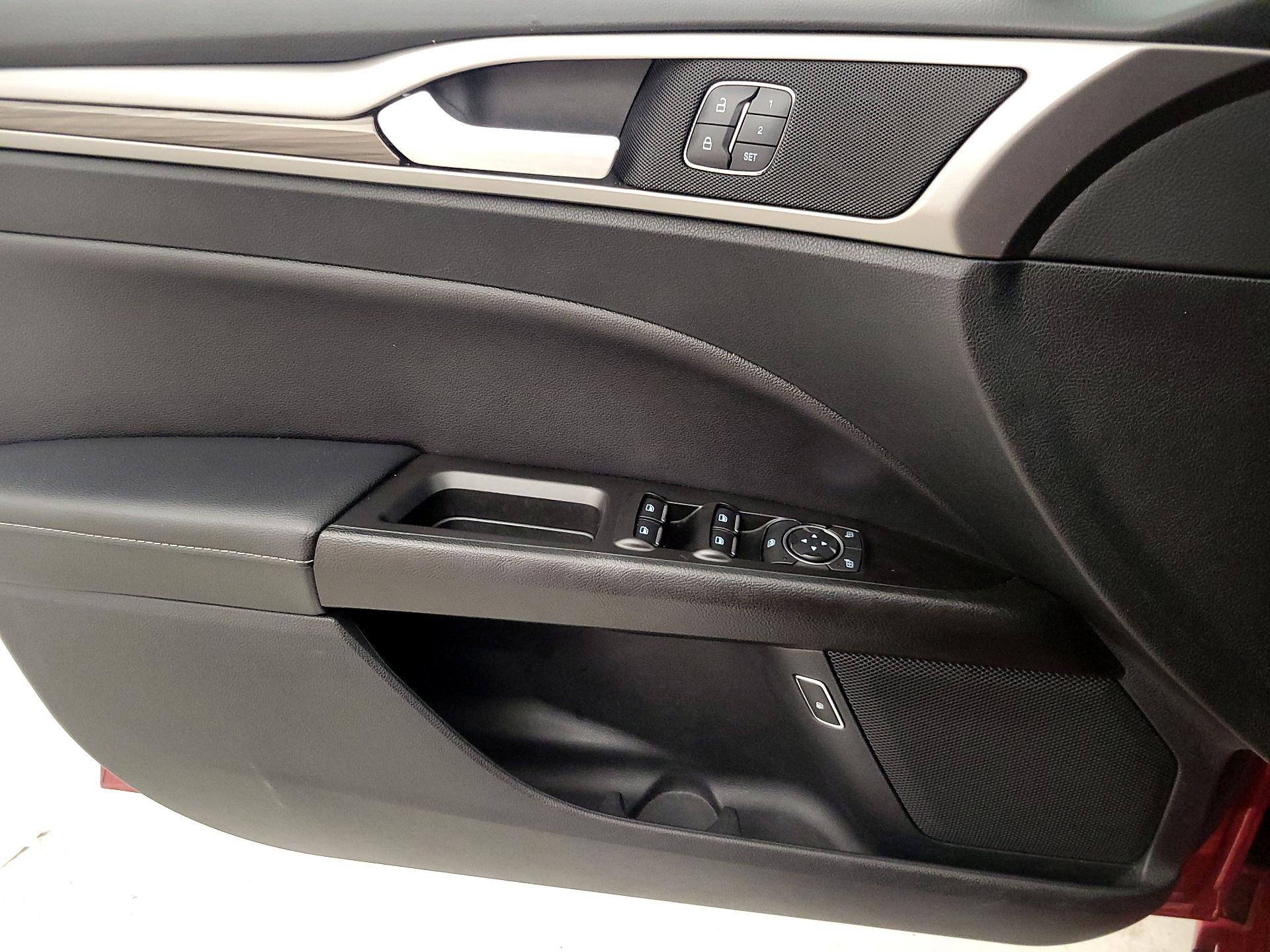 Thumbnail: 2017 Ford Fusion - 12