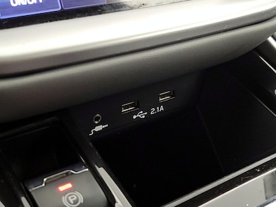 USB/AUX Ports