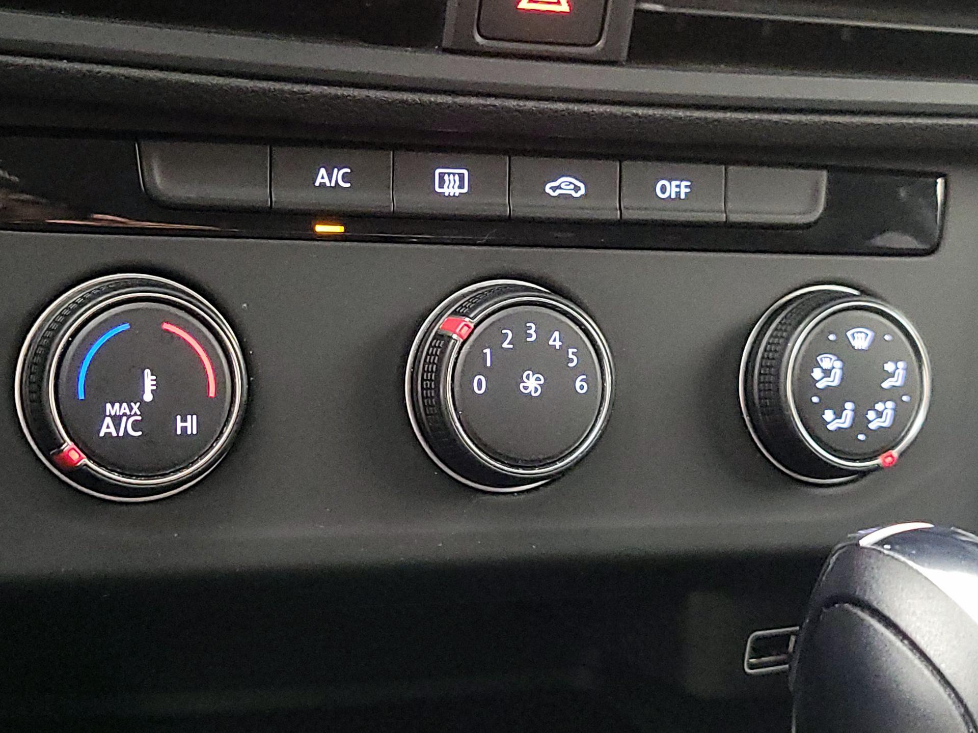 Thumbnail: 2019 Volkswagen Jetta - 16