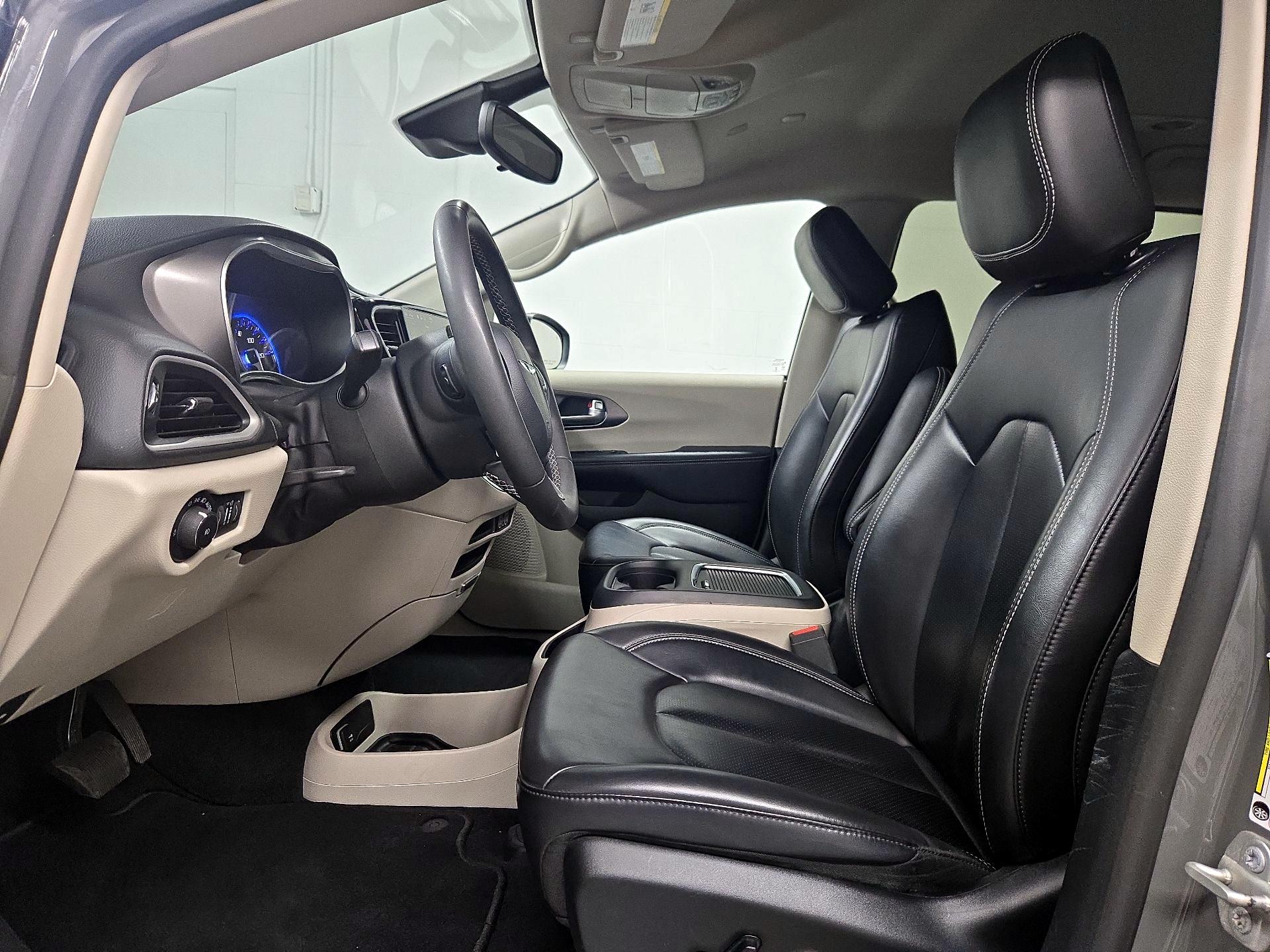 Thumbnail: 2023 Chrysler Pacifica - 11
