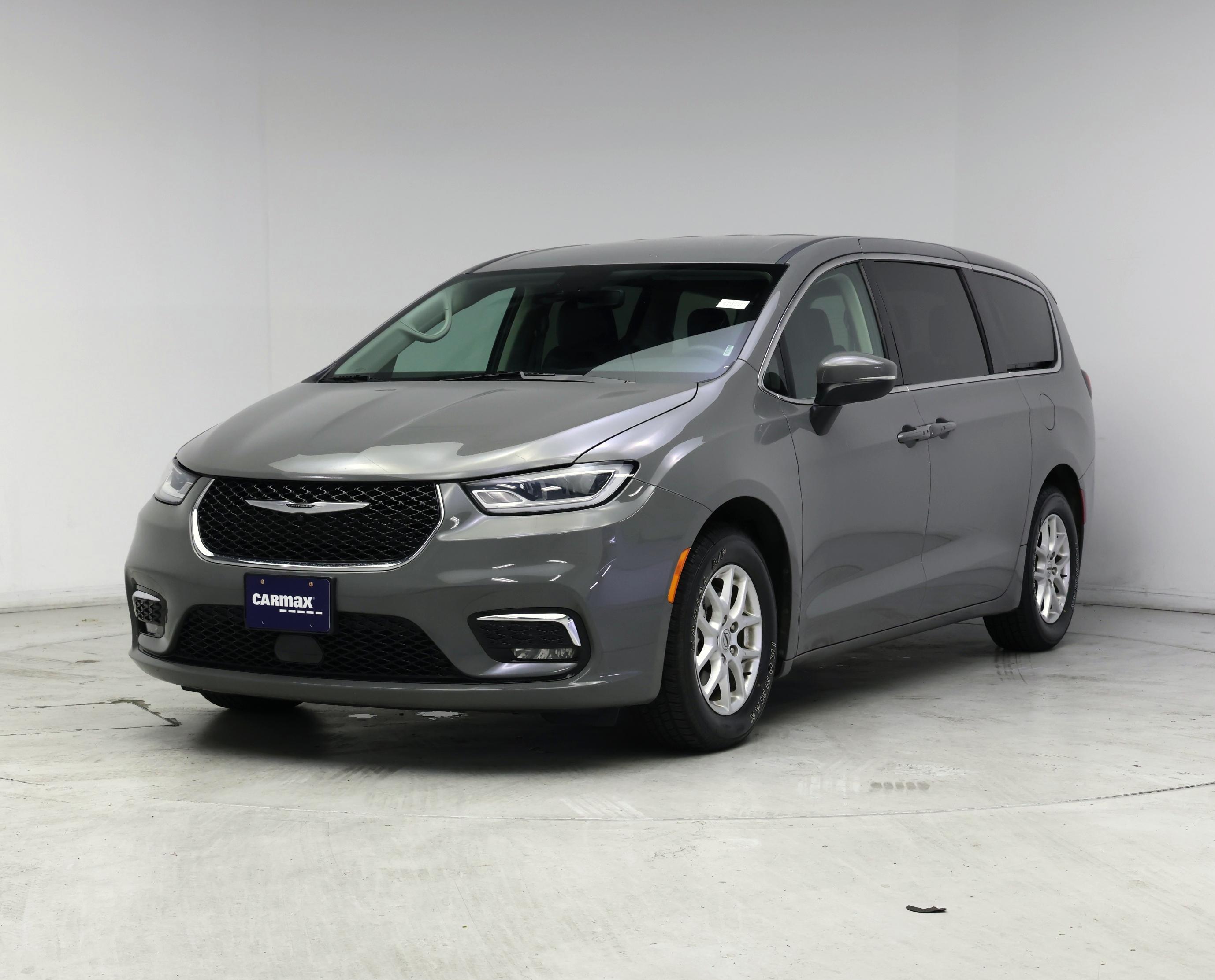 Thumbnail: 2023 Chrysler Pacifica - 4