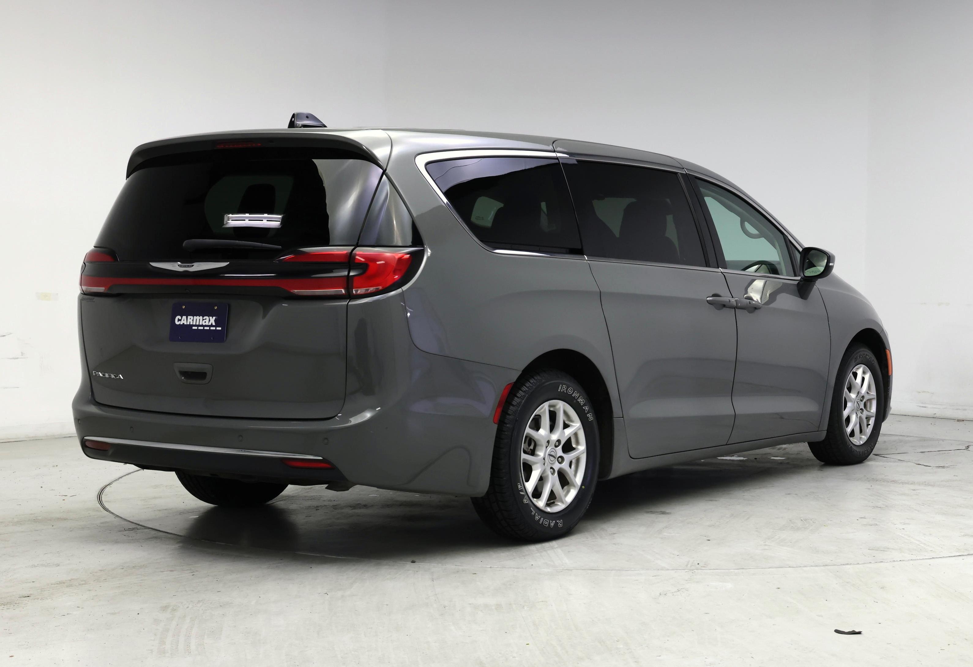 Thumbnail: 2023 Chrysler Pacifica - 8