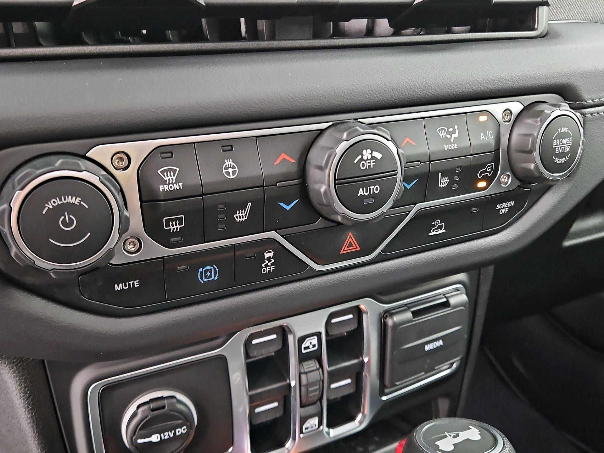 Thumbnail: 2025 Jeep Wrangler - 16