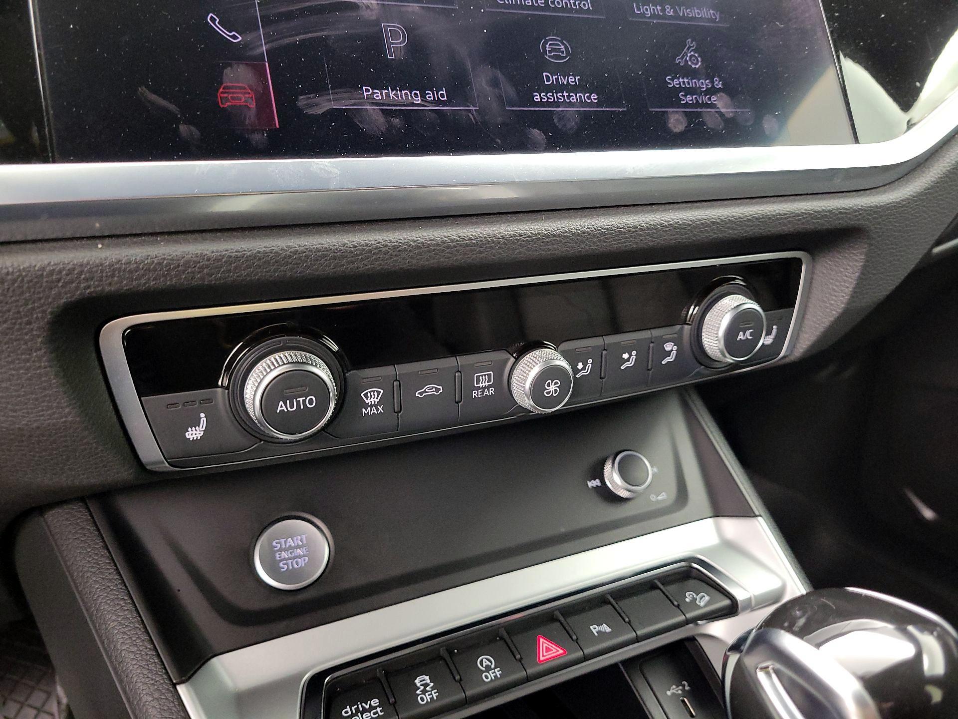 Thumbnail: 2020 Audi Q3 - 14