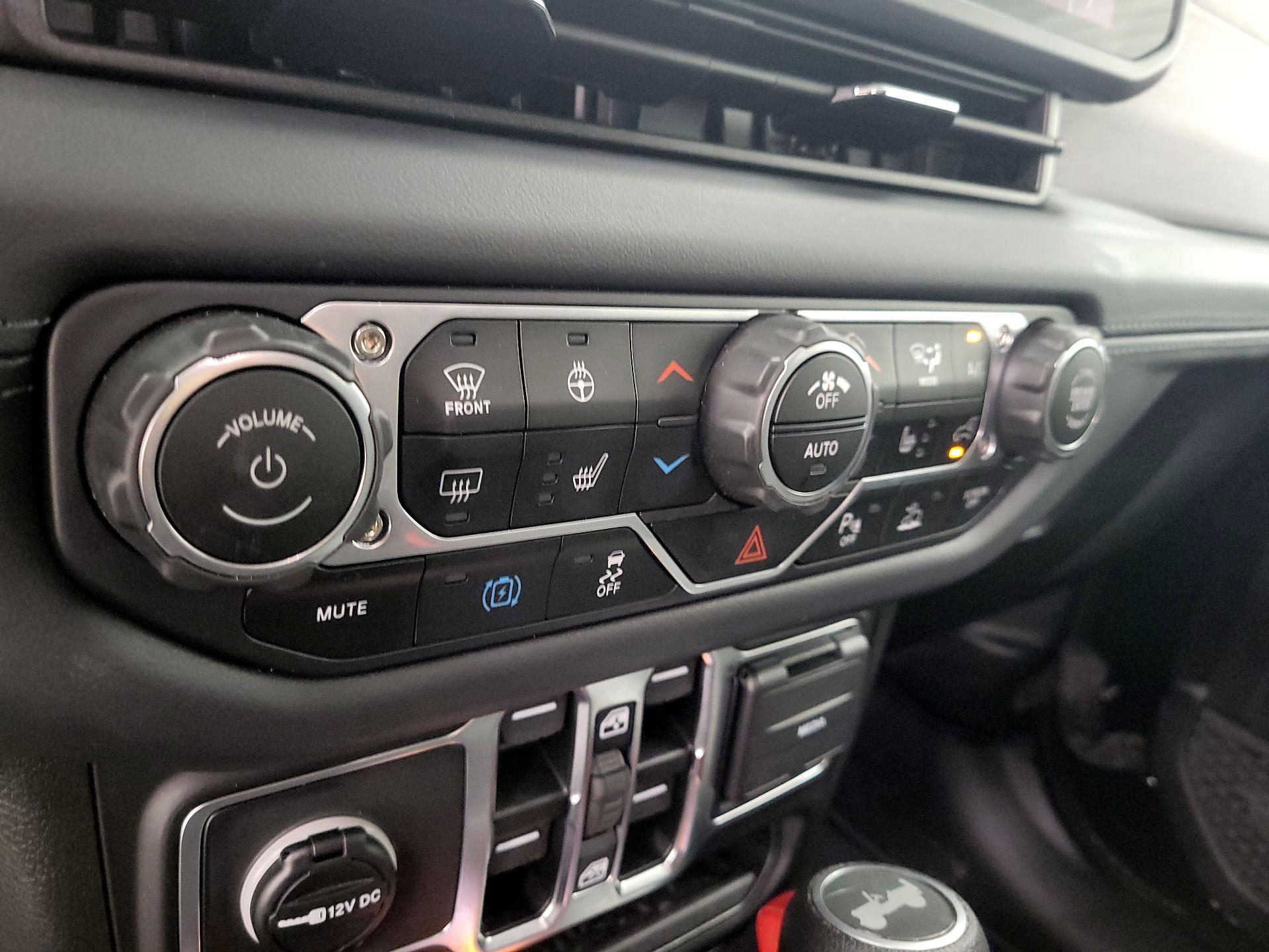 Thumbnail: 2025 Jeep Wrangler - 16