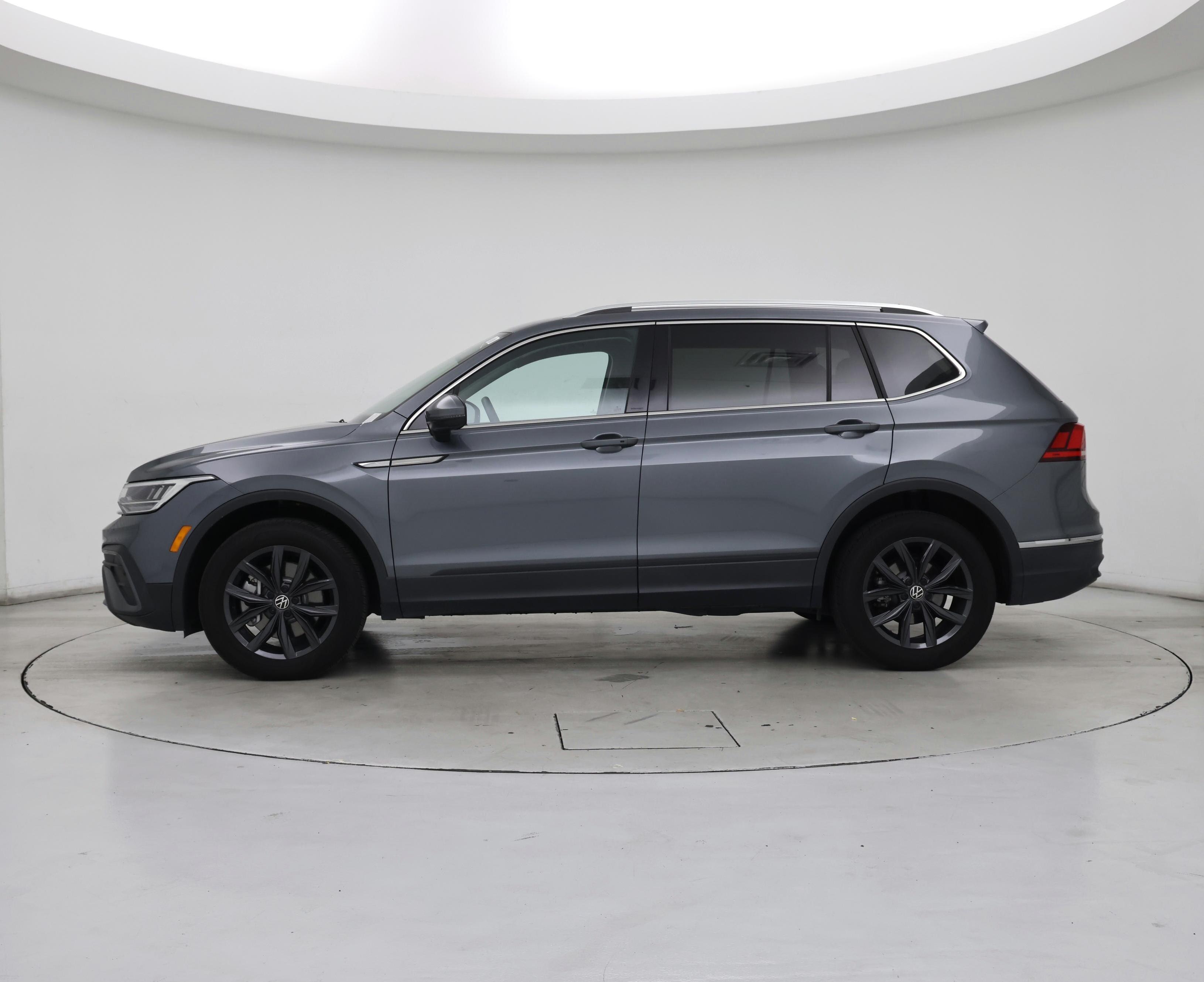 Thumbnail: 2024 Volkswagen Tiguan - 3