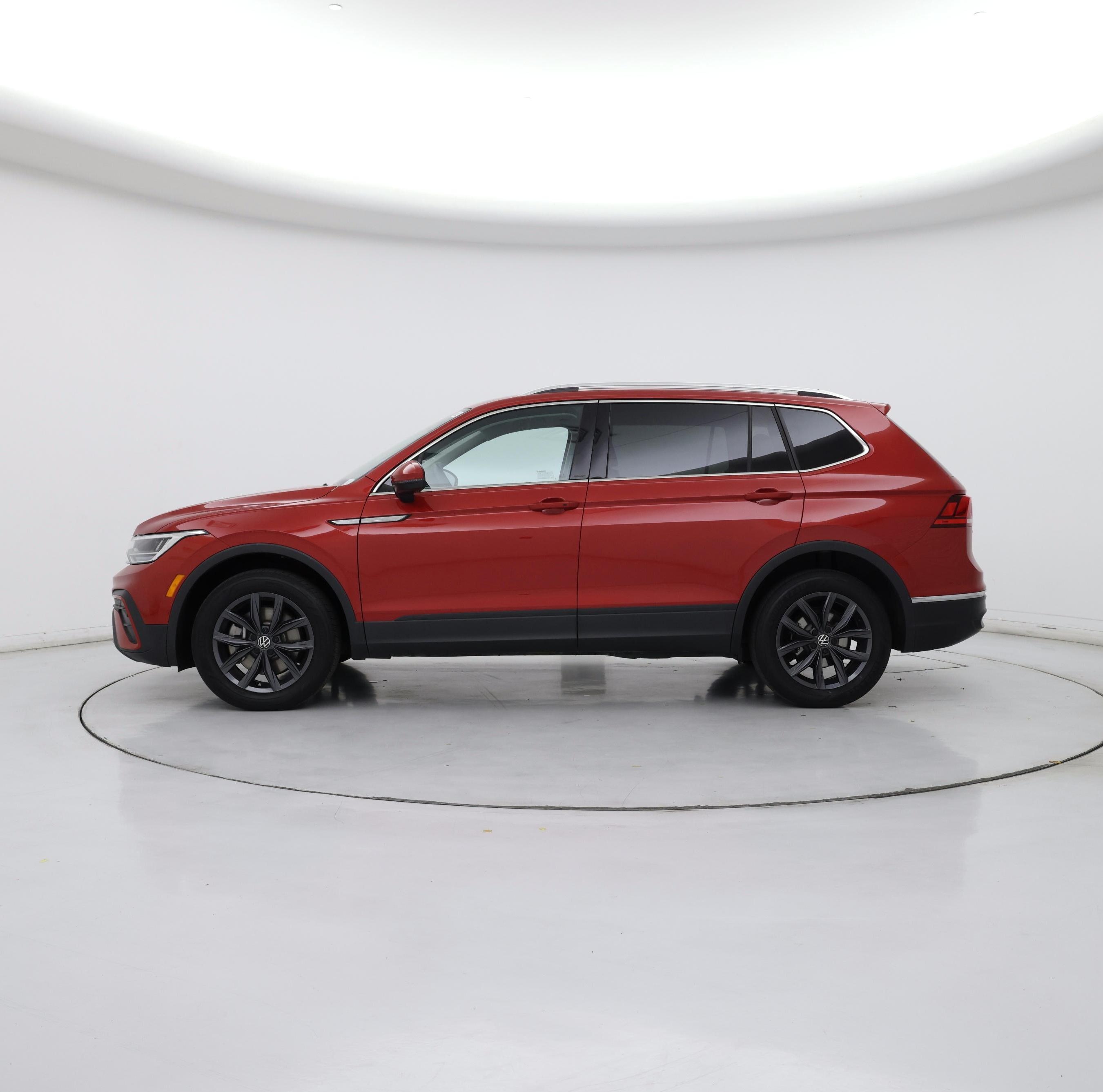 Thumbnail: 2023 Volkswagen Tiguan - 3