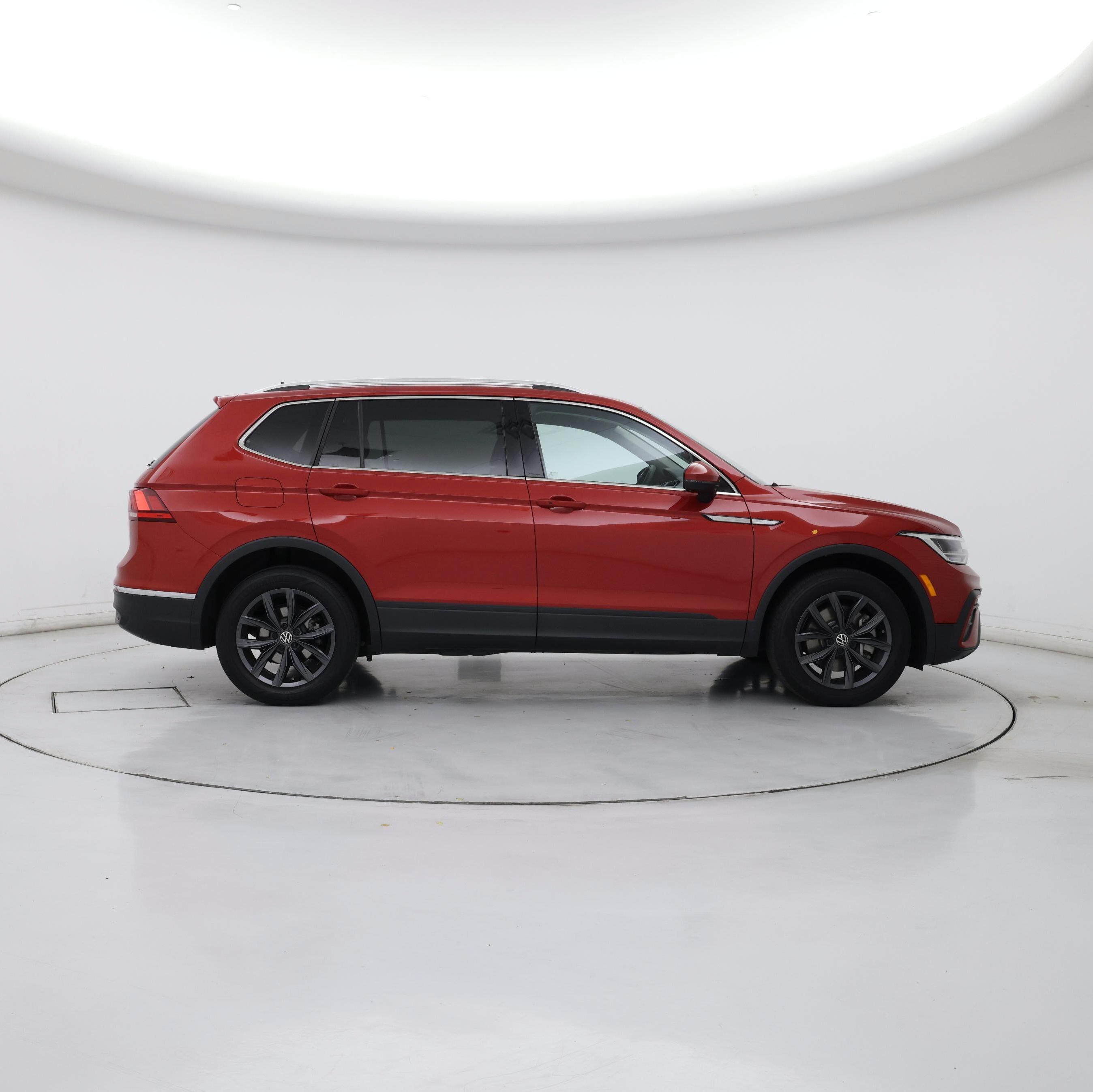 Thumbnail: 2023 Volkswagen Tiguan - 7