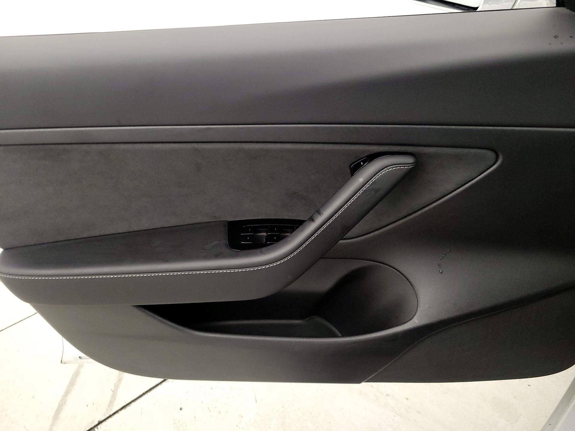 Thumbnail: 2020 Tesla Model 3 - 12