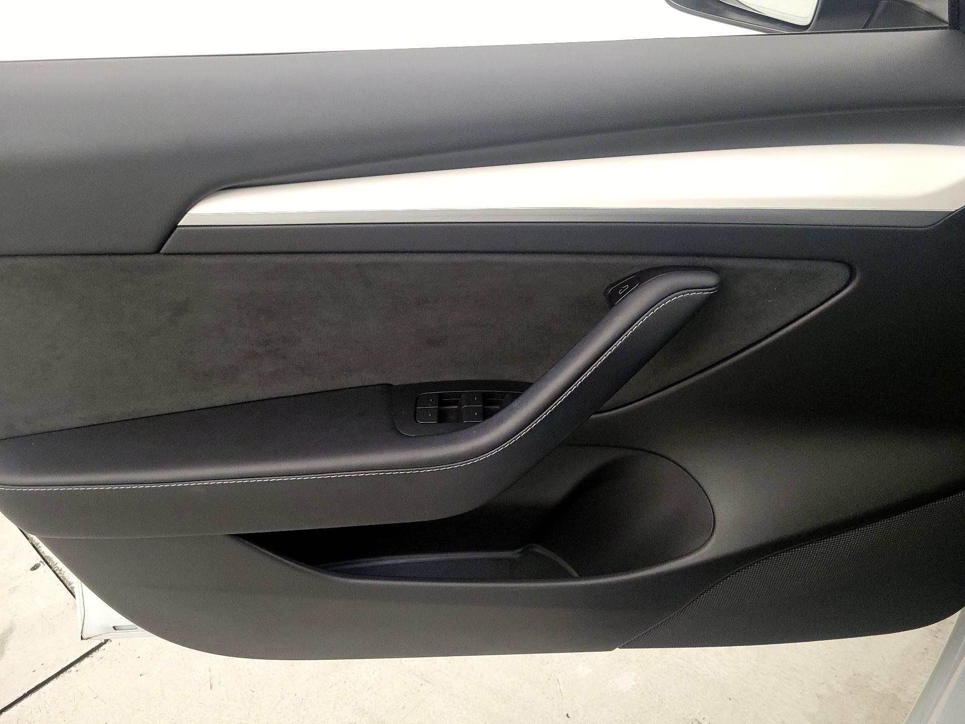 Thumbnail: 2022 Tesla Model 3 - 12
