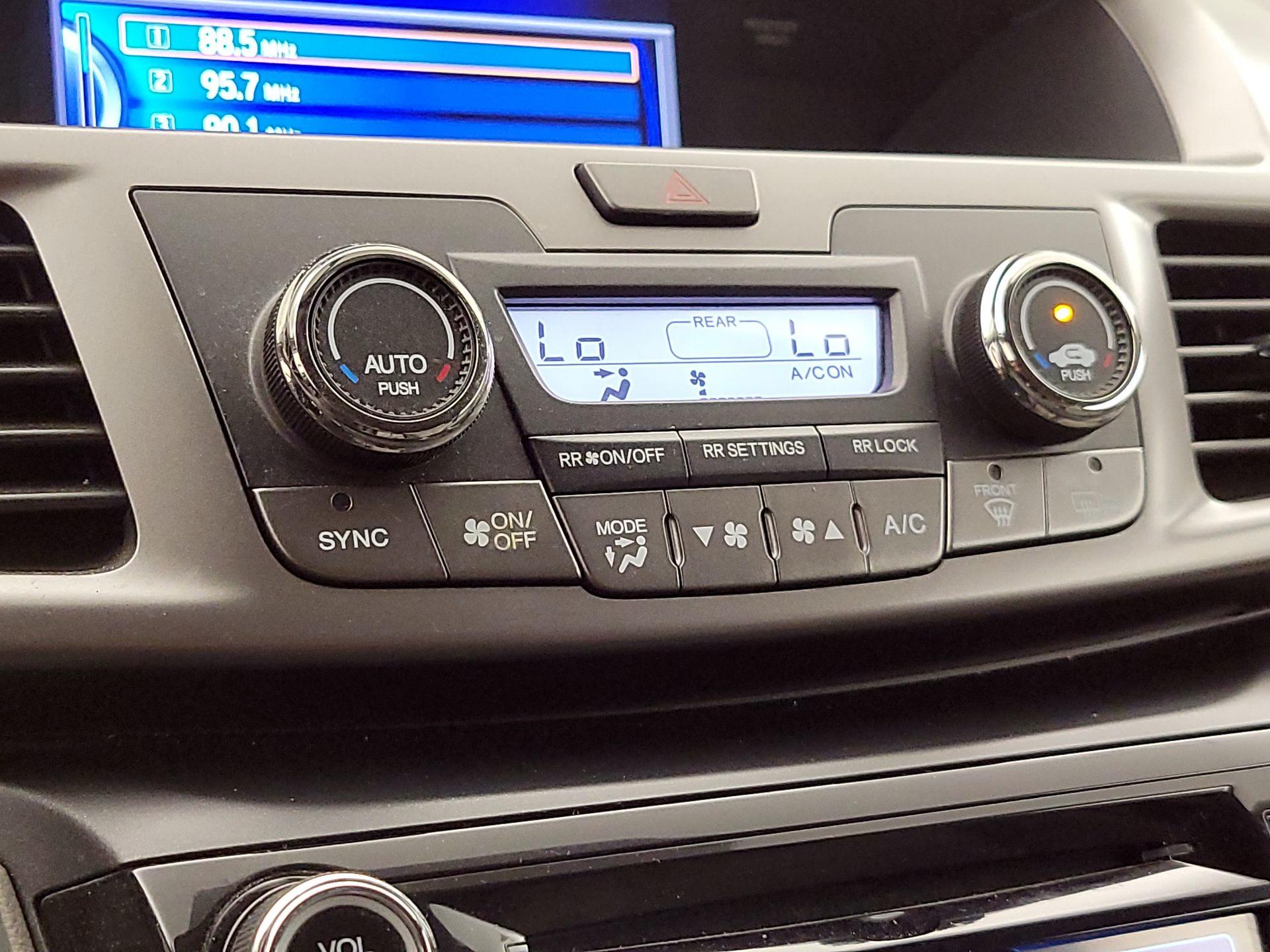 Thumbnail: 2015 Honda Odyssey - 16