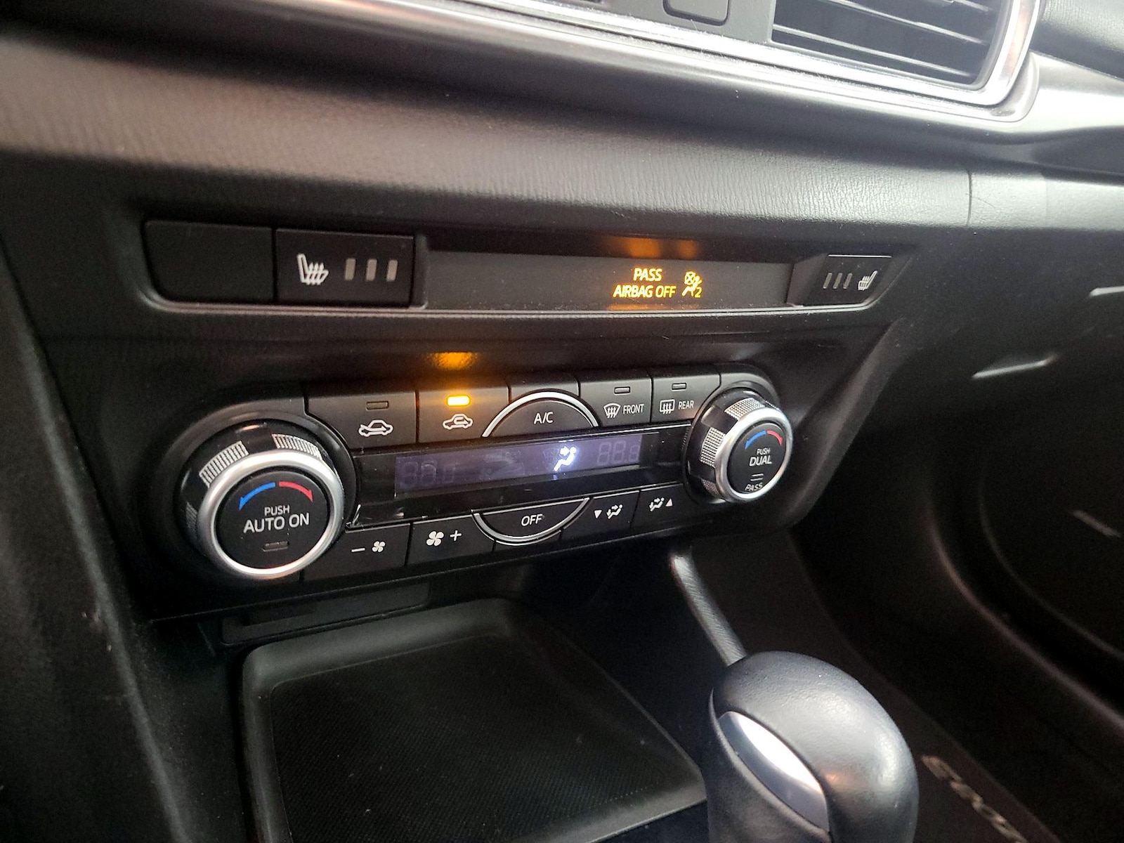 2018 Mazda Mazda3 Grand Touring - Photo 17