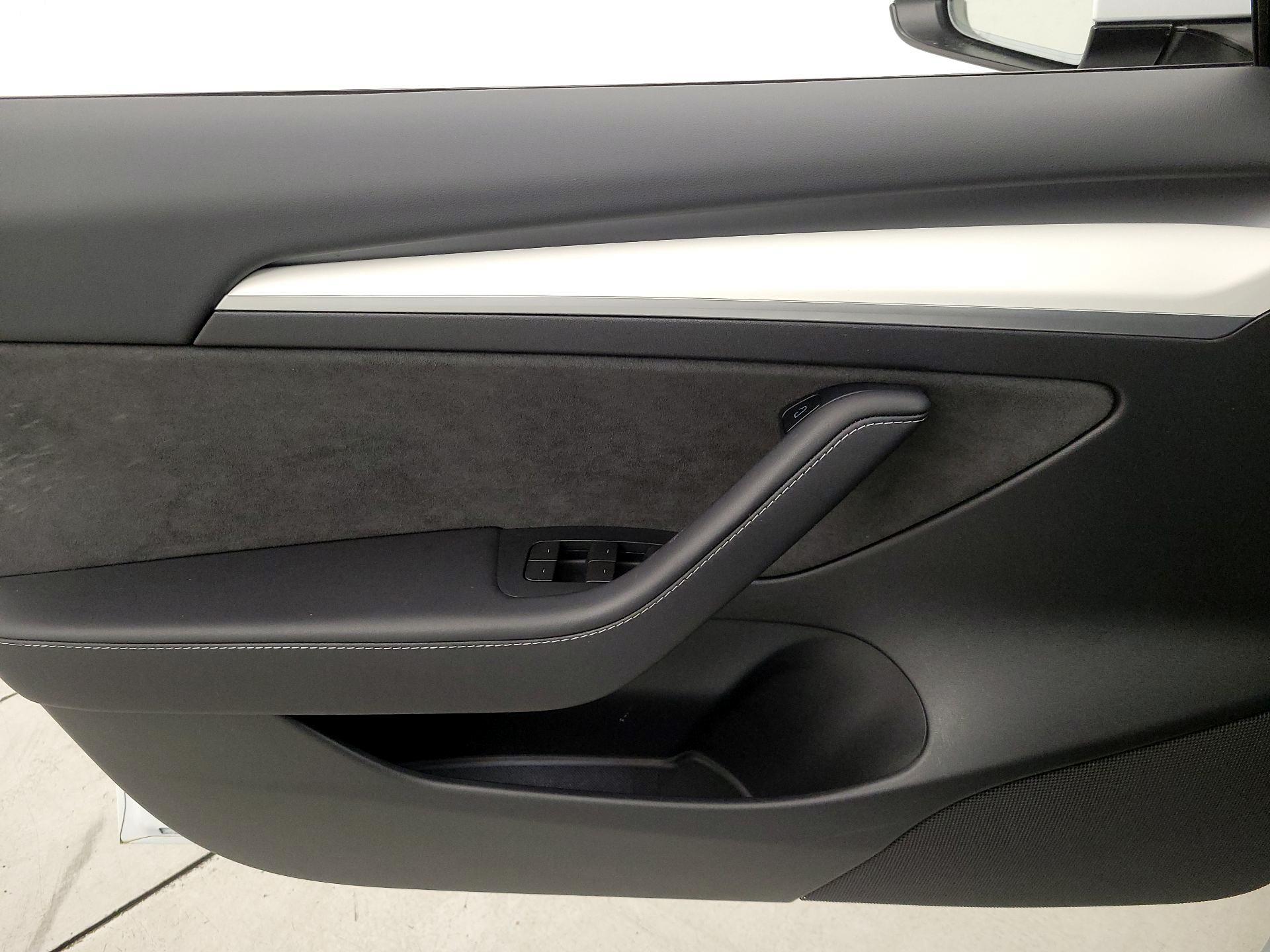 Thumbnail: 2023 Tesla Model 3 - 12