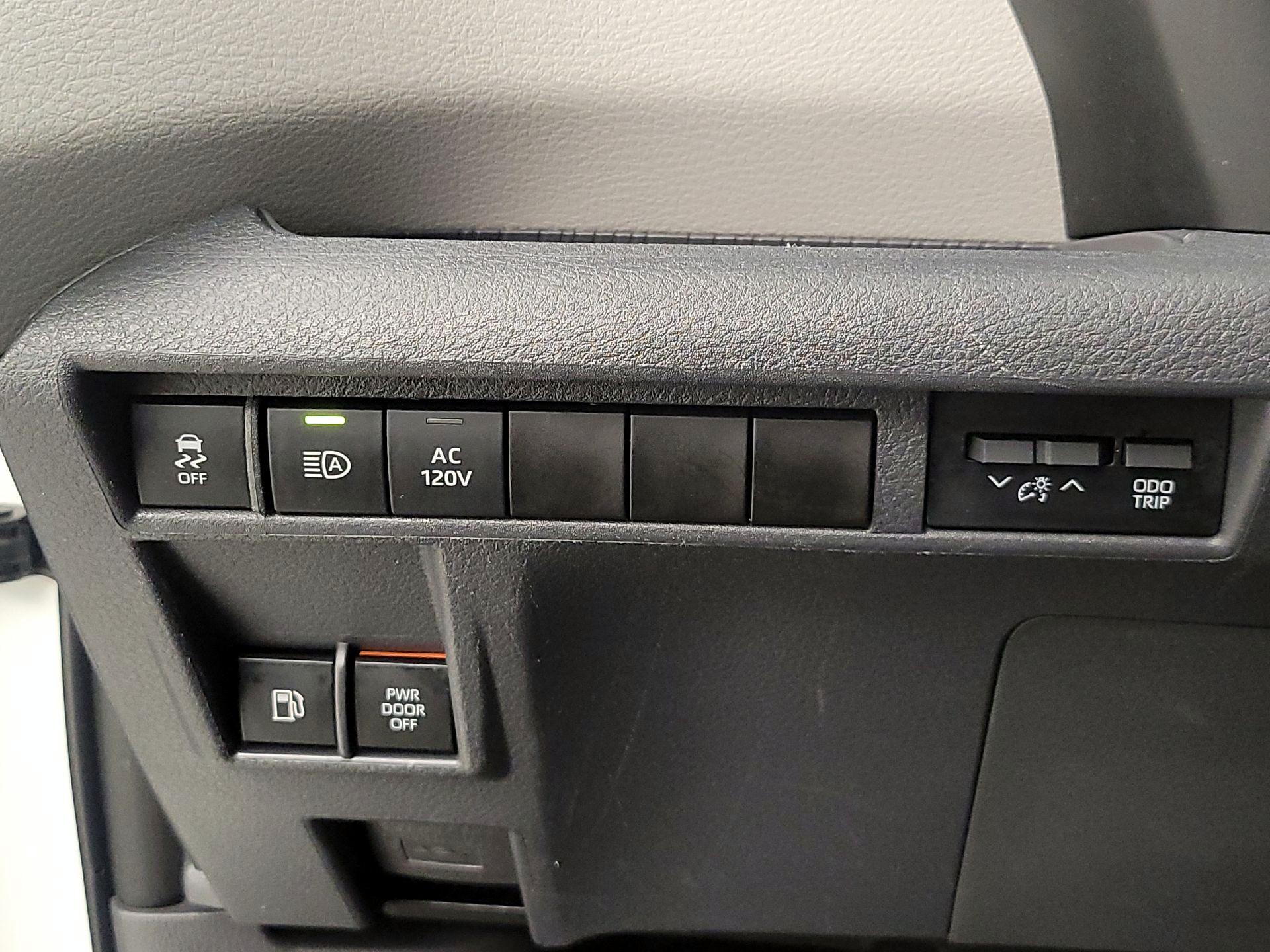 Thumbnail: 2021 Toyota Sienna - 13