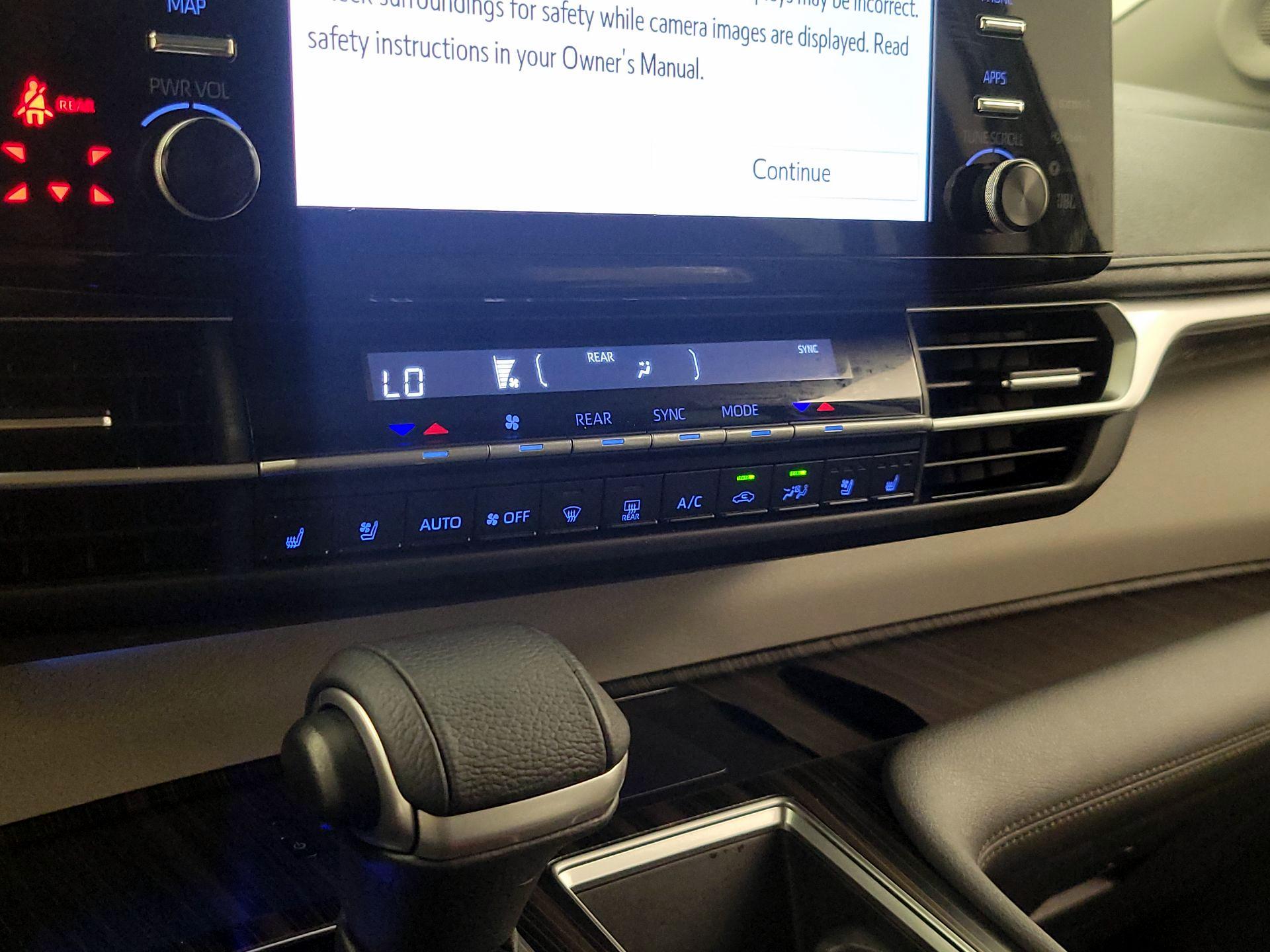 Thumbnail: 2021 Toyota Sienna - 16