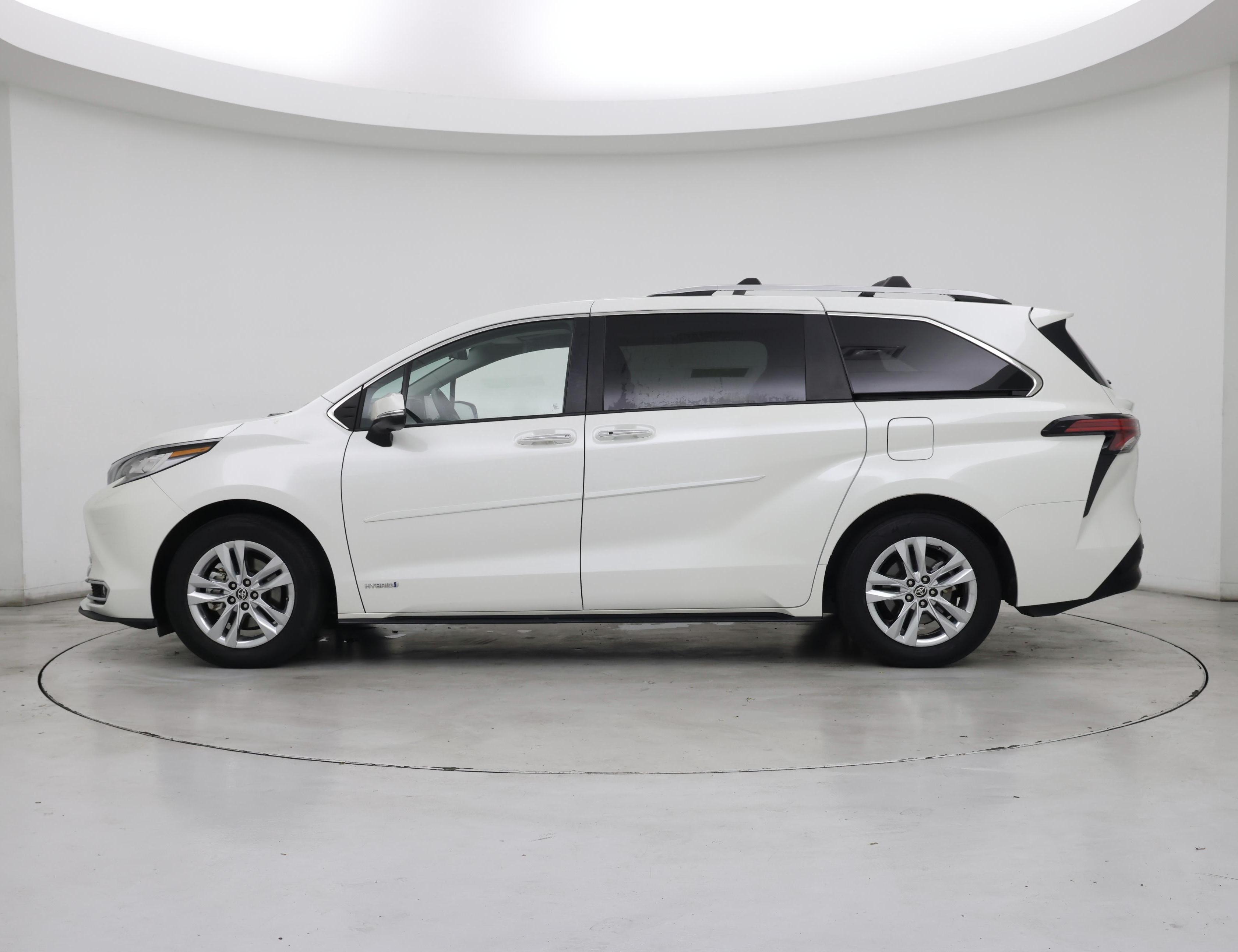 Thumbnail: 2021 Toyota Sienna - 3