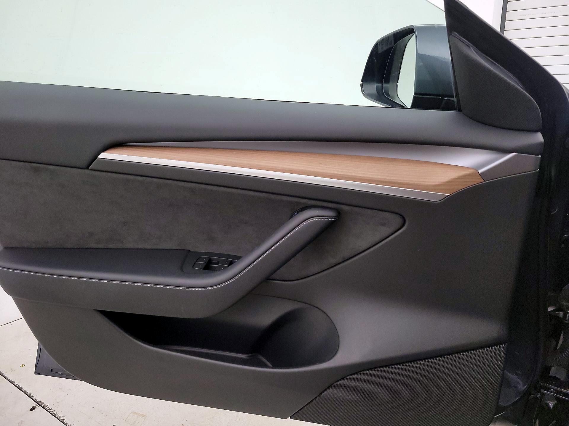 Thumbnail: 2023 Tesla Model 3 - 12