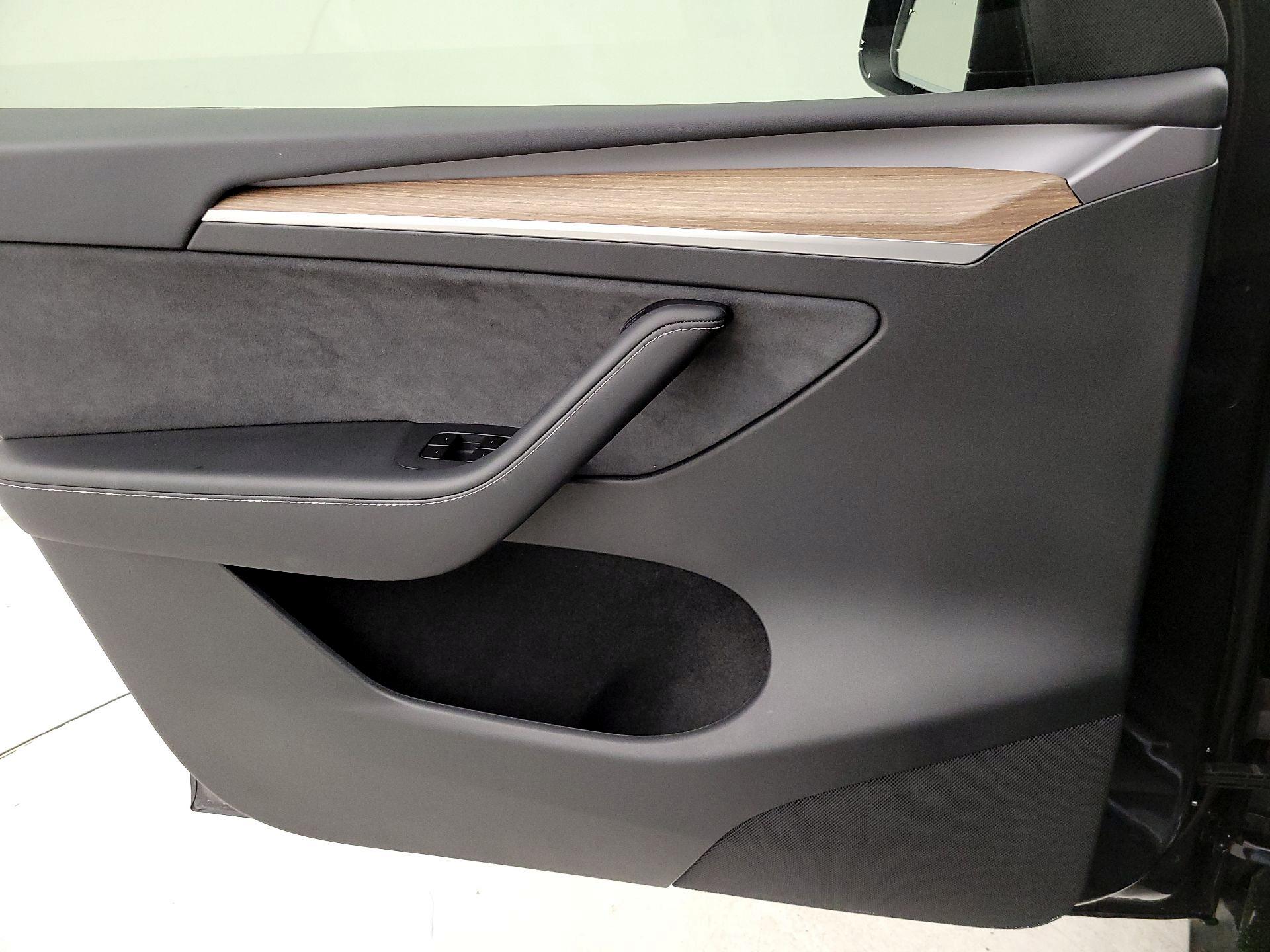 Thumbnail: 2025 Tesla Model Y - 12