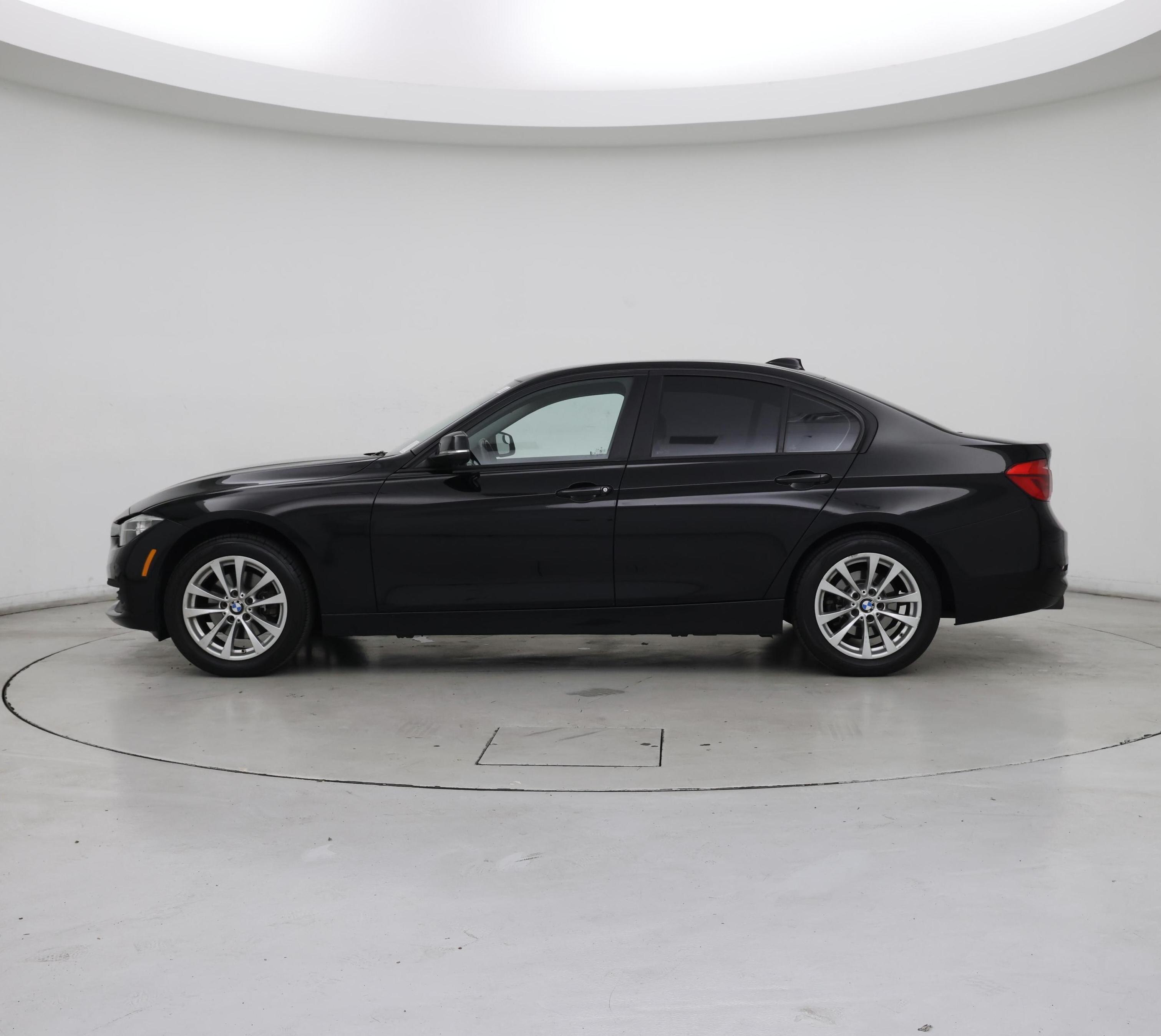 Thumbnail: 2017 BMW 3 Series - 3