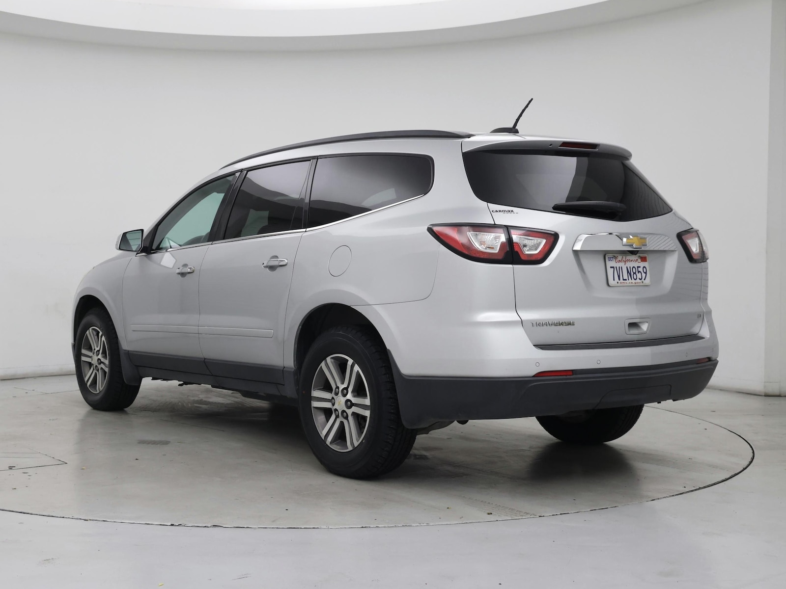 2017 Chevrolet Traverse 2LT - Photo 3