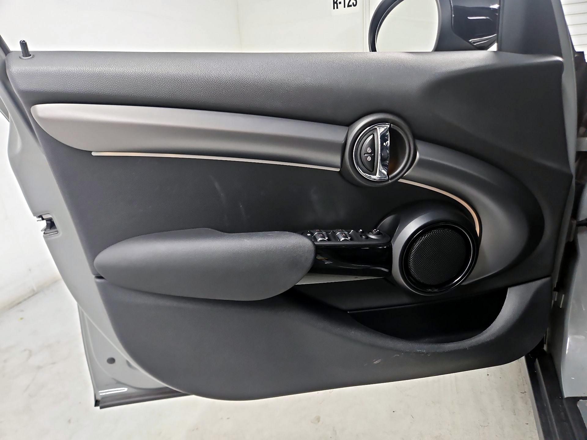 Thumbnail: 2022 MINI Cooper Hardtop - 12