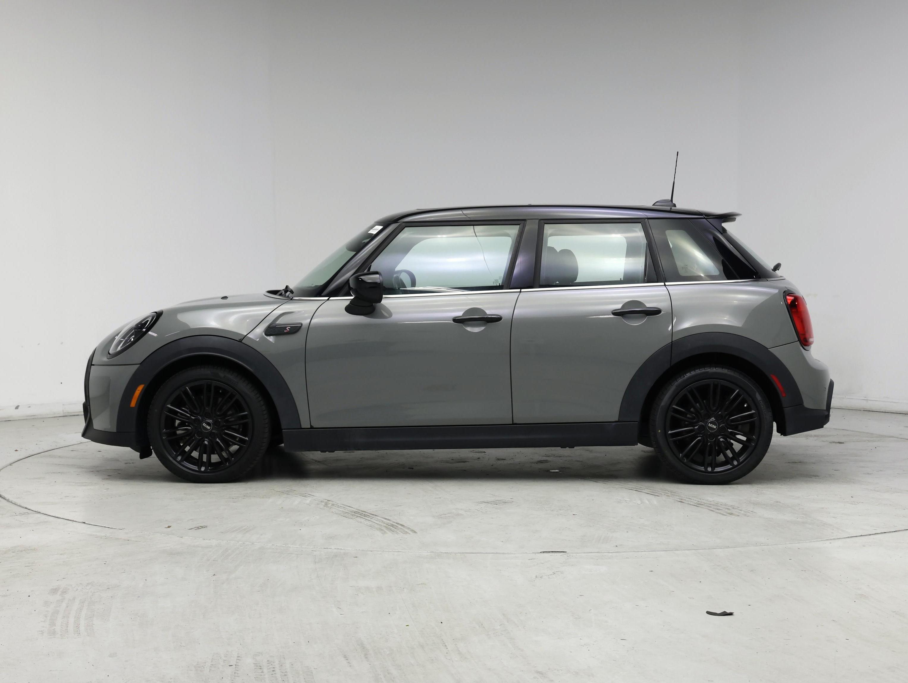 Thumbnail: 2022 MINI Cooper Hardtop - 3