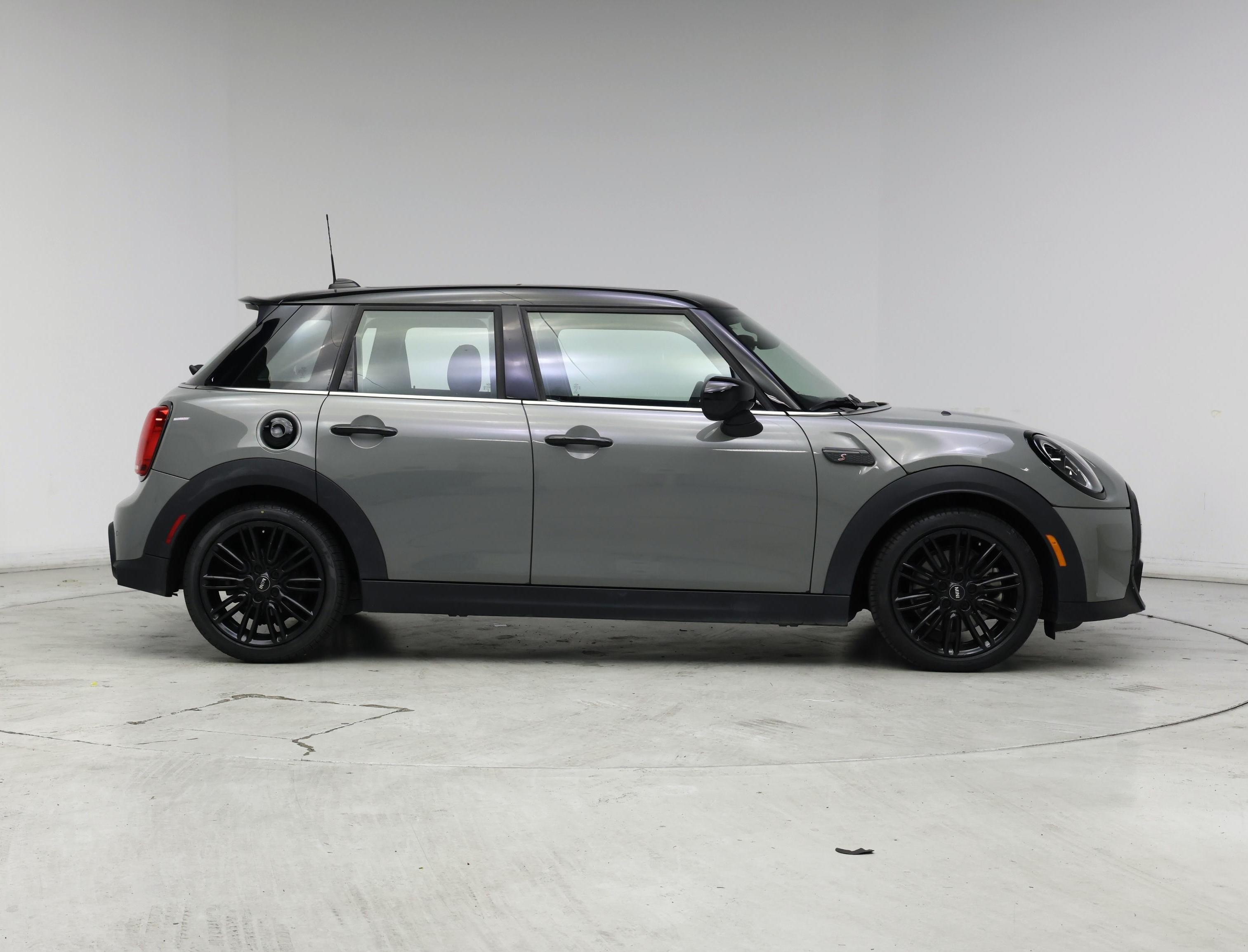 Thumbnail: 2022 MINI Cooper Hardtop - 7
