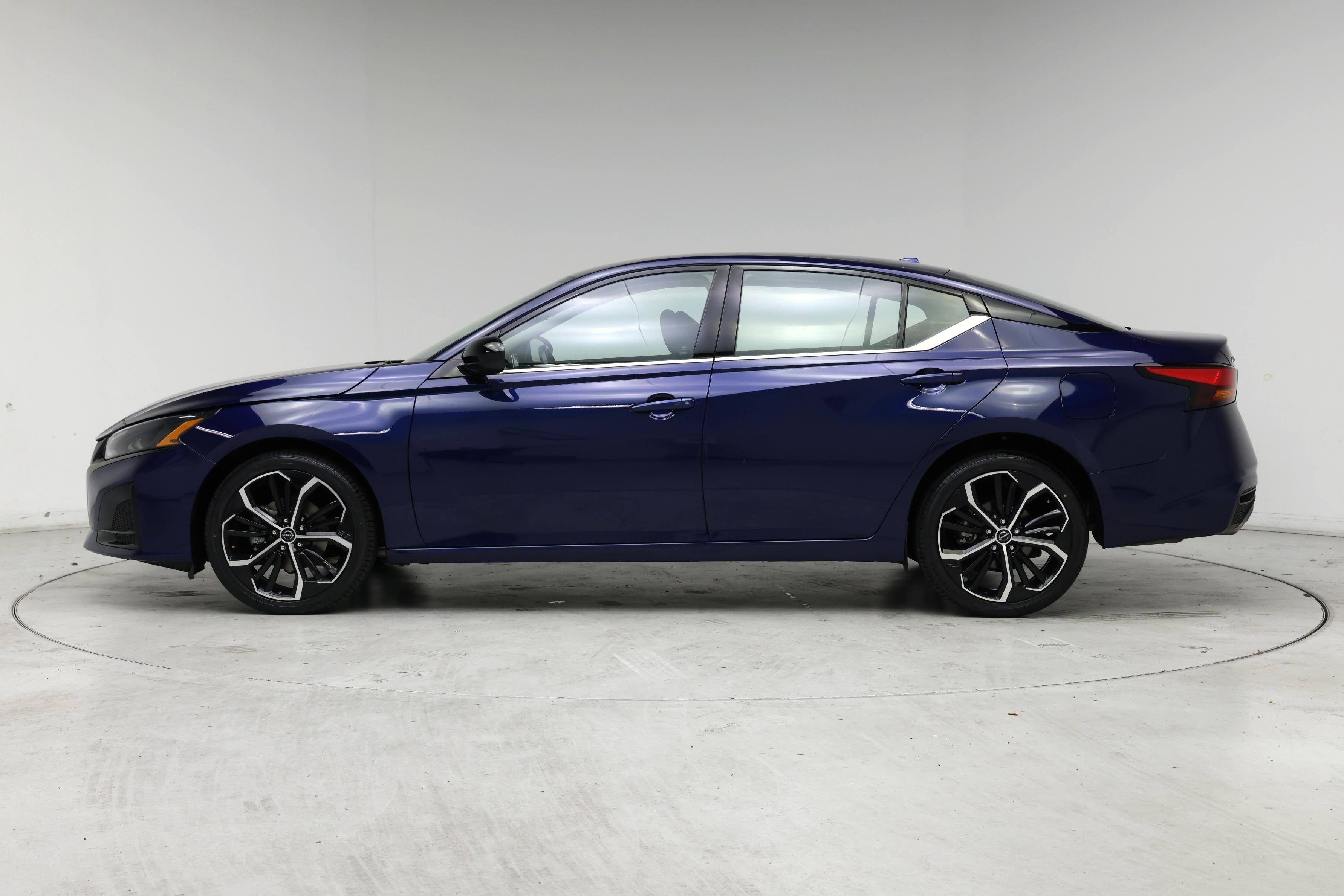 Thumbnail: 2023 Nissan Altima - 3