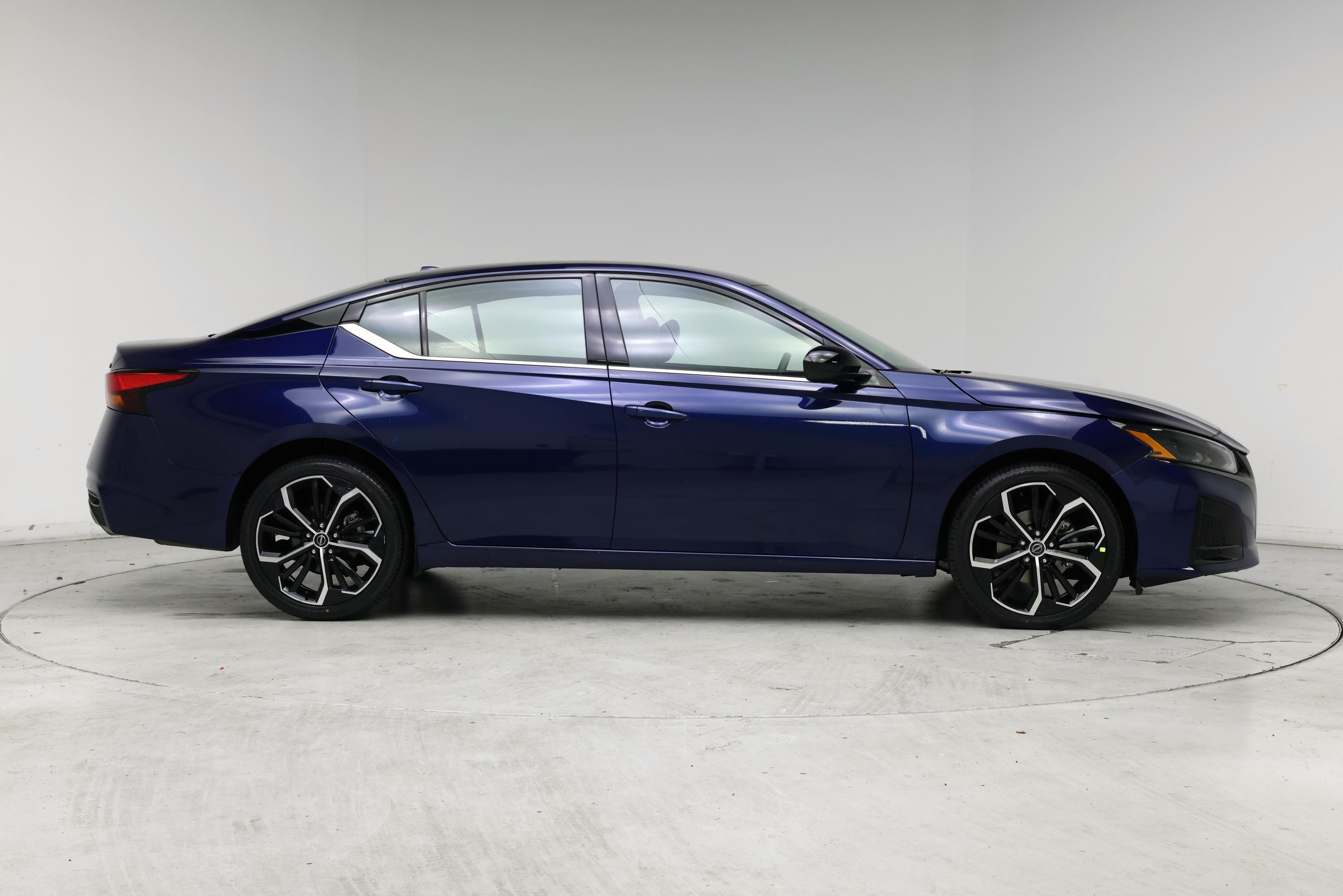 Thumbnail: 2023 Nissan Altima - 7
