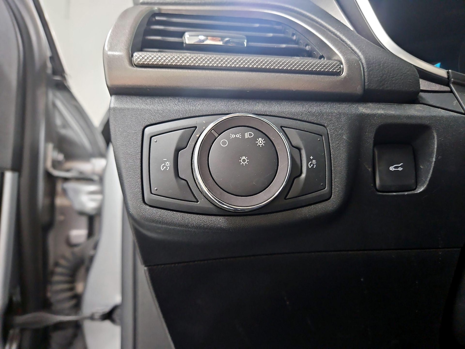 2020 Ford Fusion Hybrid SE - Photo 14