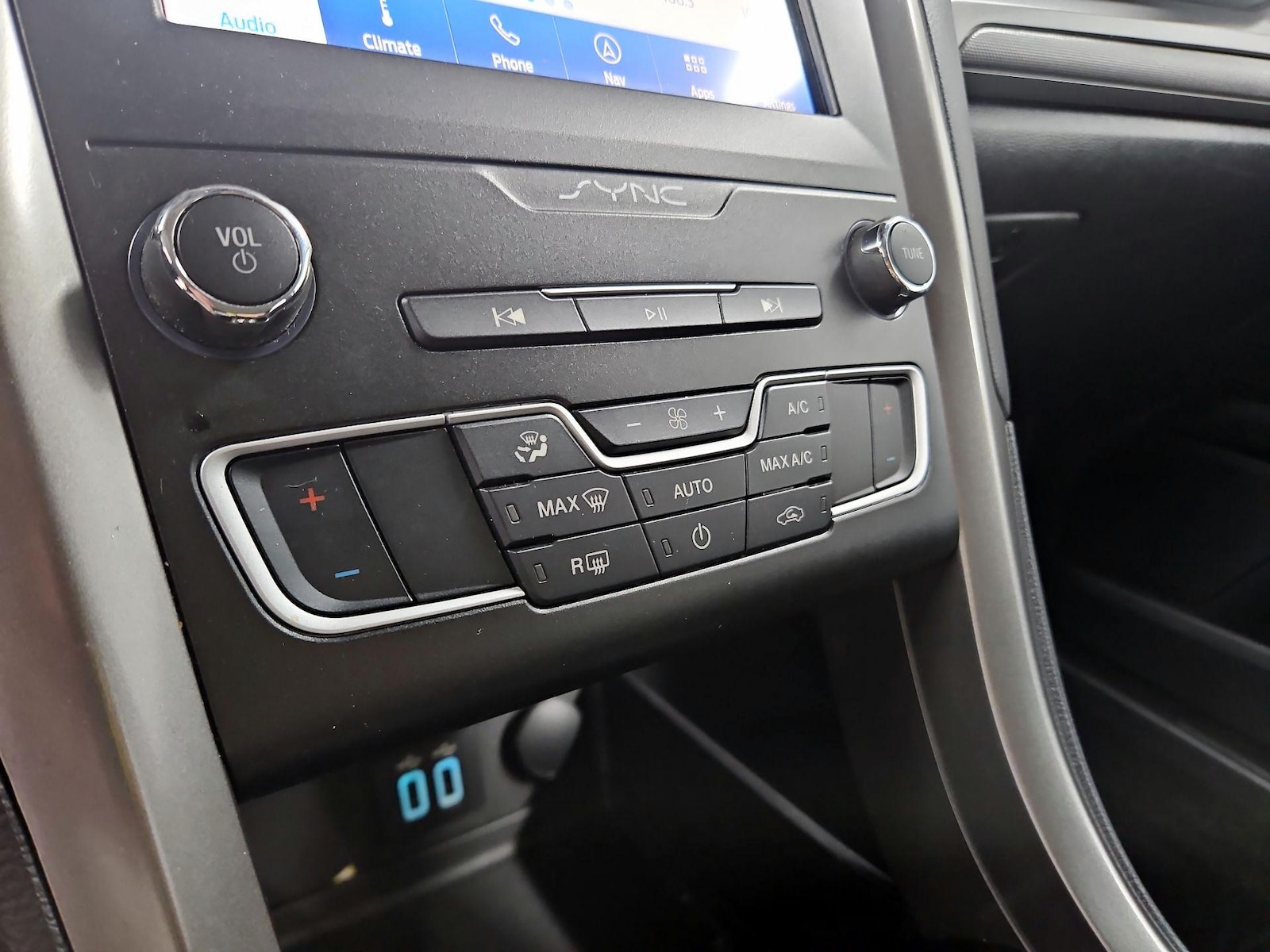 2020 Ford Fusion Hybrid SE - Photo 18
