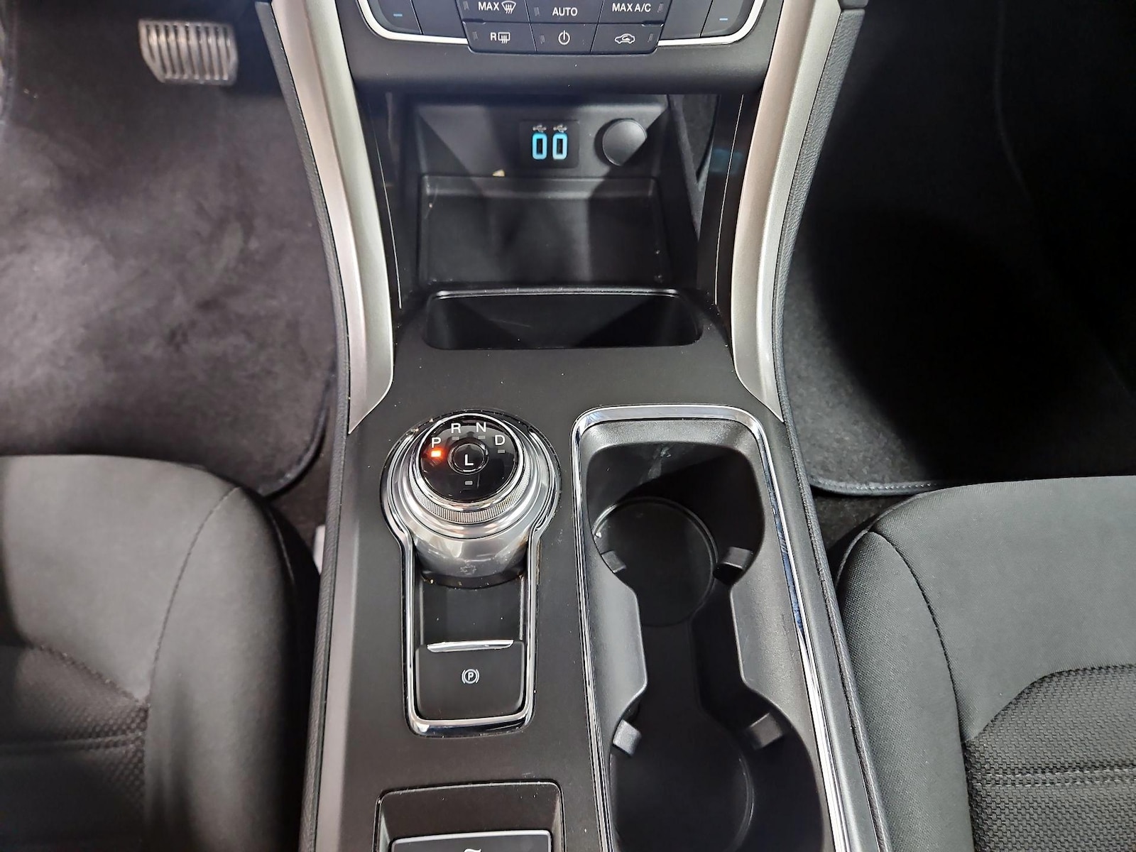 2020 Ford Fusion Hybrid SE - Photo 19