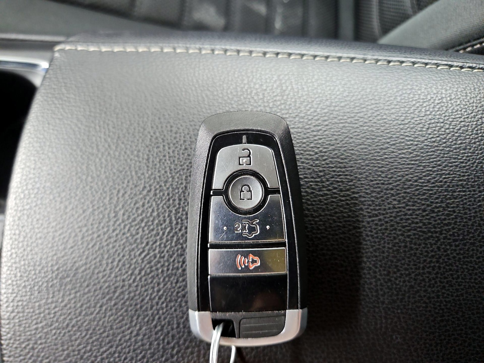2020 Ford Fusion Hybrid SE - Photo 24