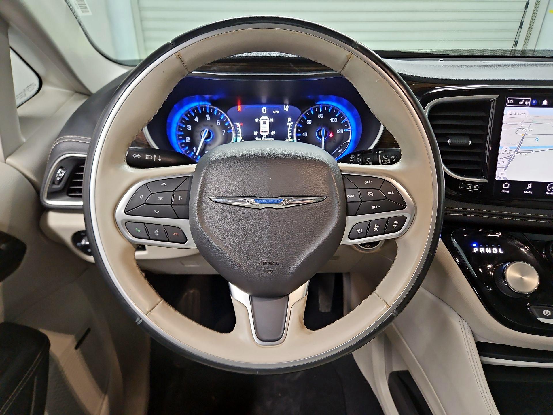 Thumbnail: 2021 Chrysler Pacifica - 10