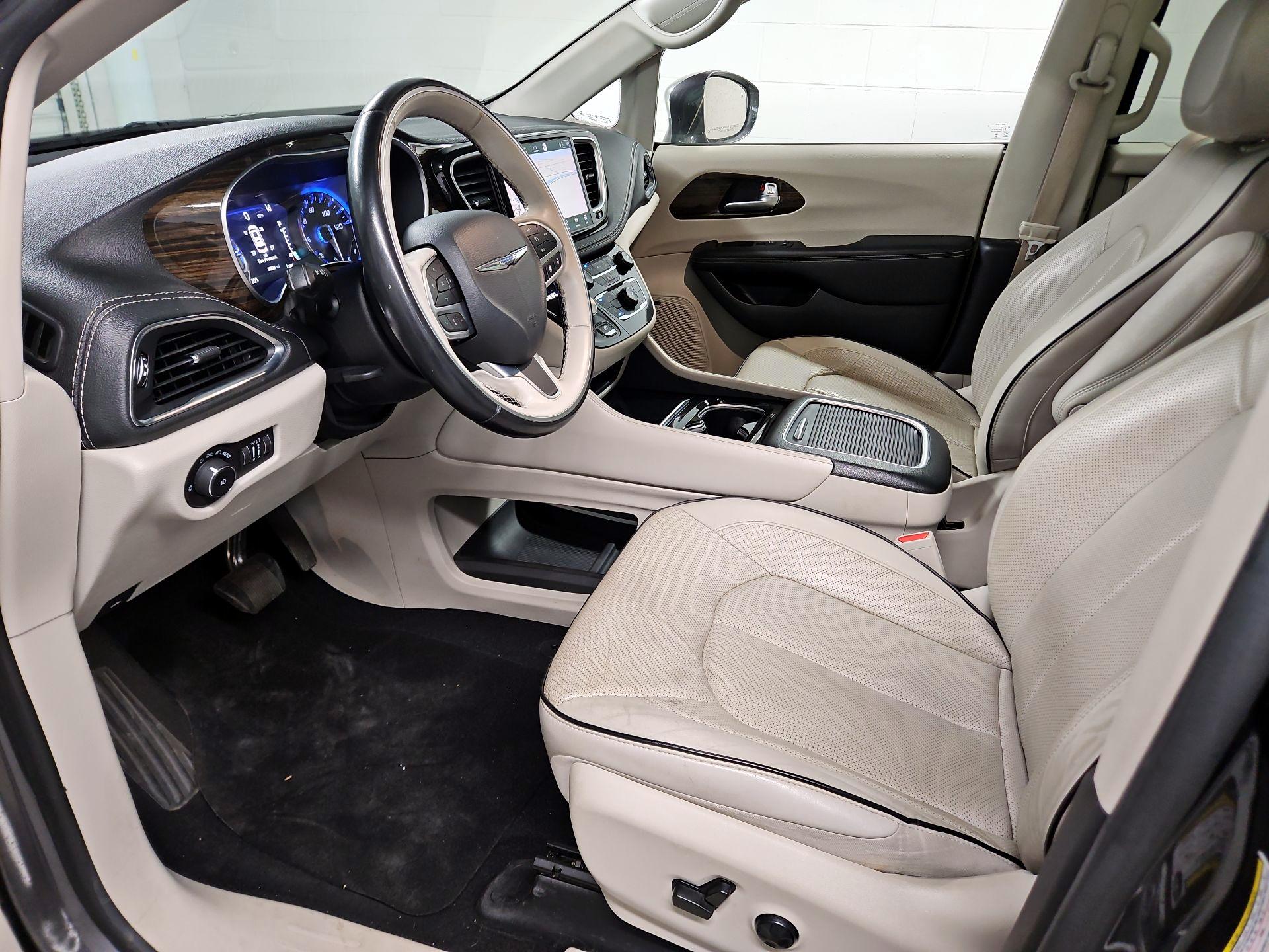 Thumbnail: 2021 Chrysler Pacifica - 11