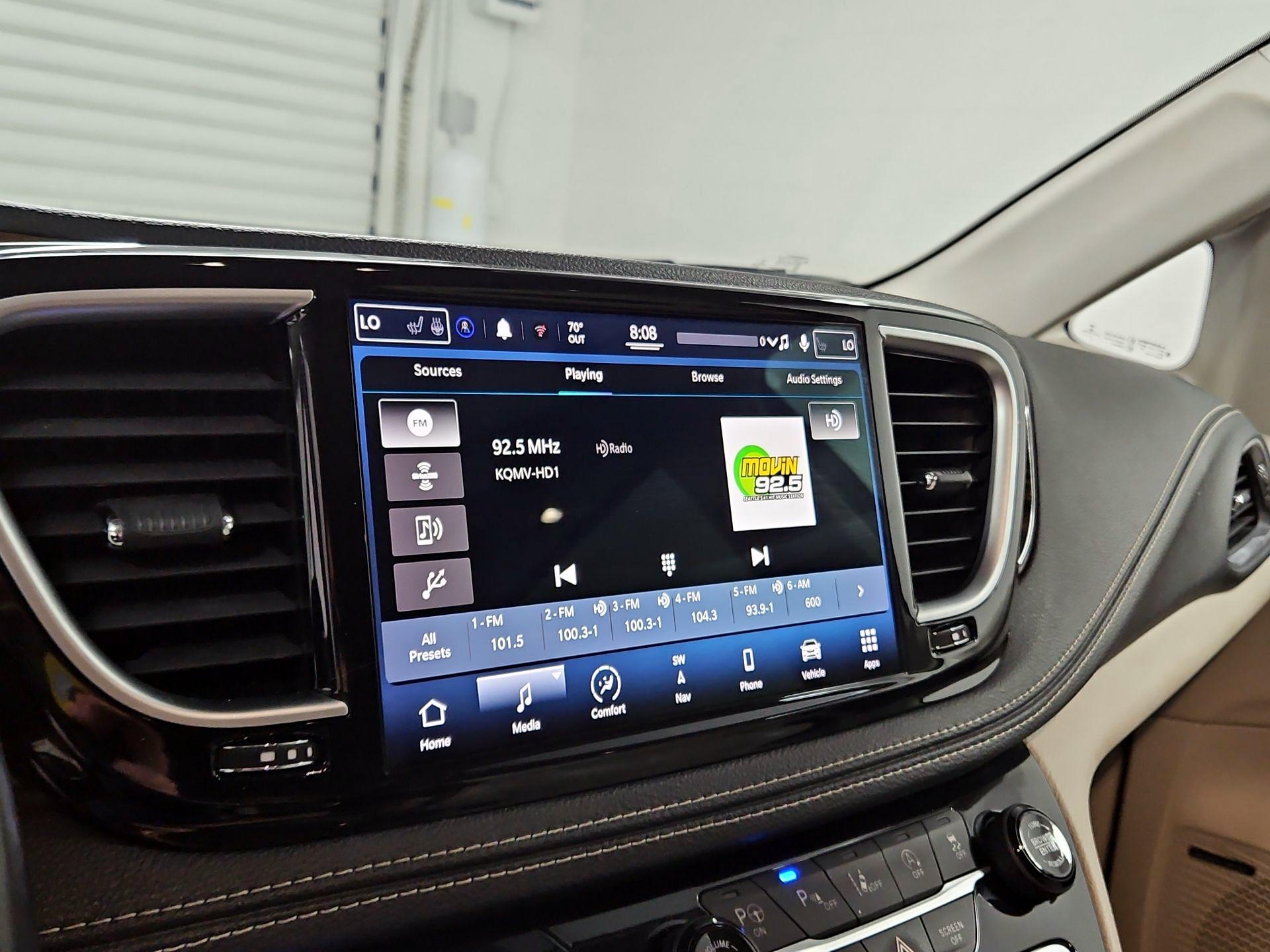 Thumbnail: 2021 Chrysler Pacifica - 16