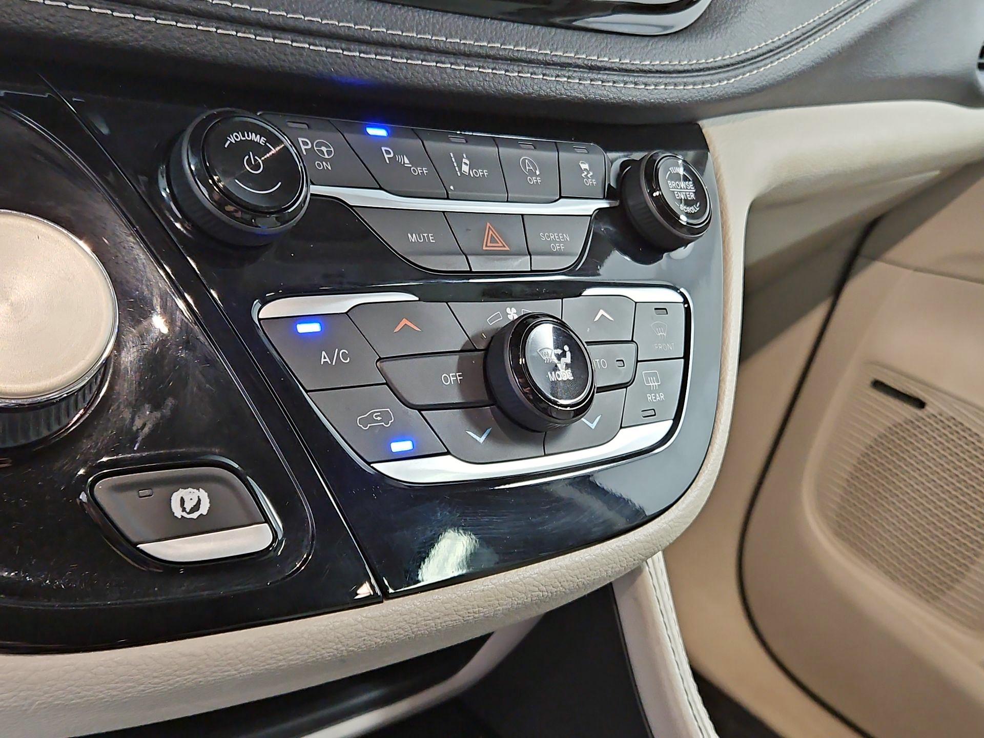 Thumbnail: 2021 Chrysler Pacifica - 17