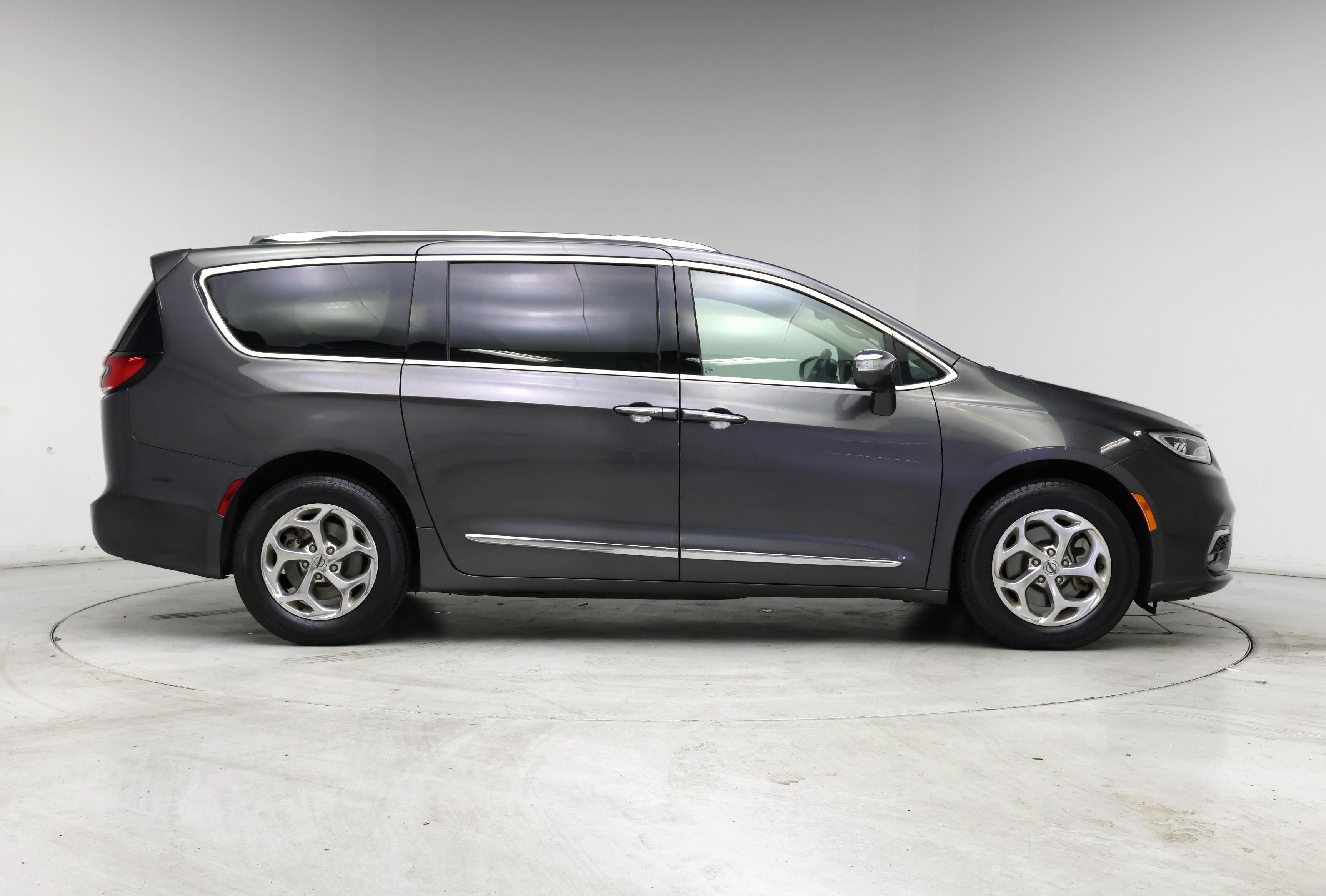 Thumbnail: 2021 Chrysler Pacifica - 7