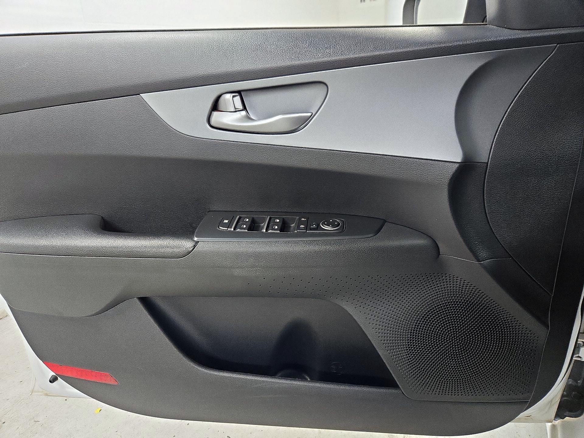 Thumbnail: 2021 Kia Forte - 12