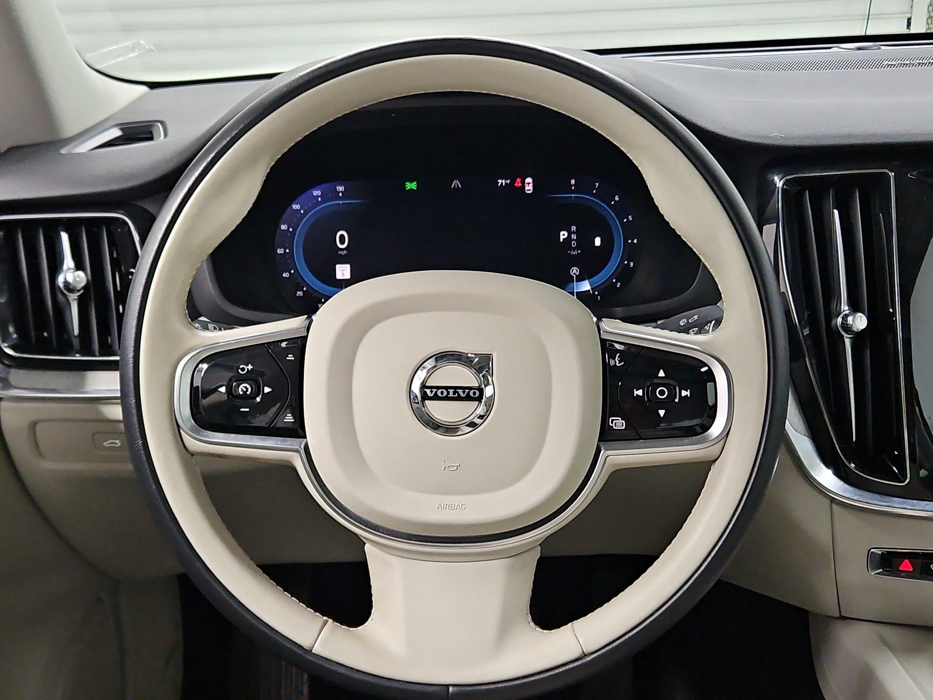 Thumbnail: 2025 Volvo S60 - 10