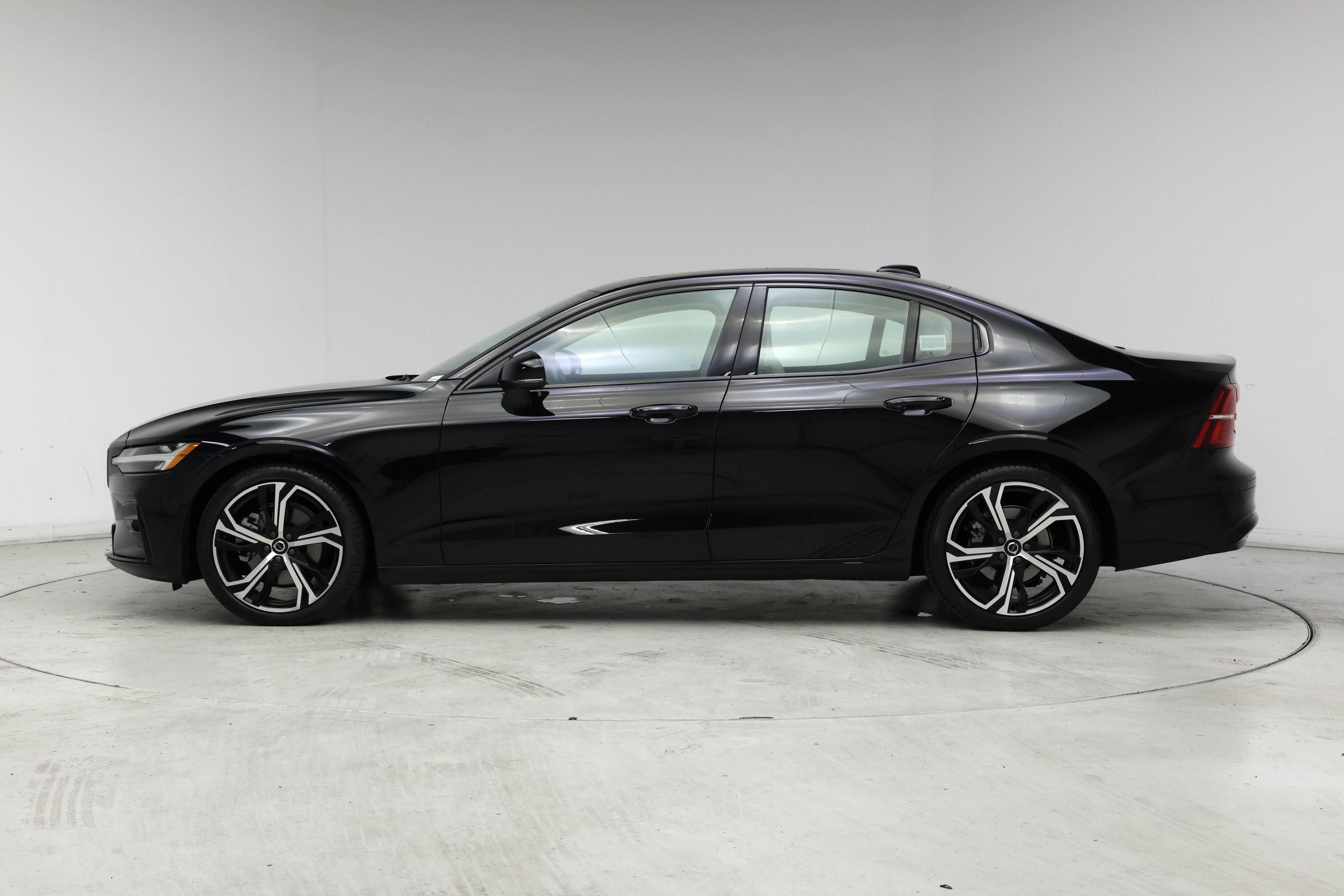 Thumbnail: 2025 Volvo S60 - 3
