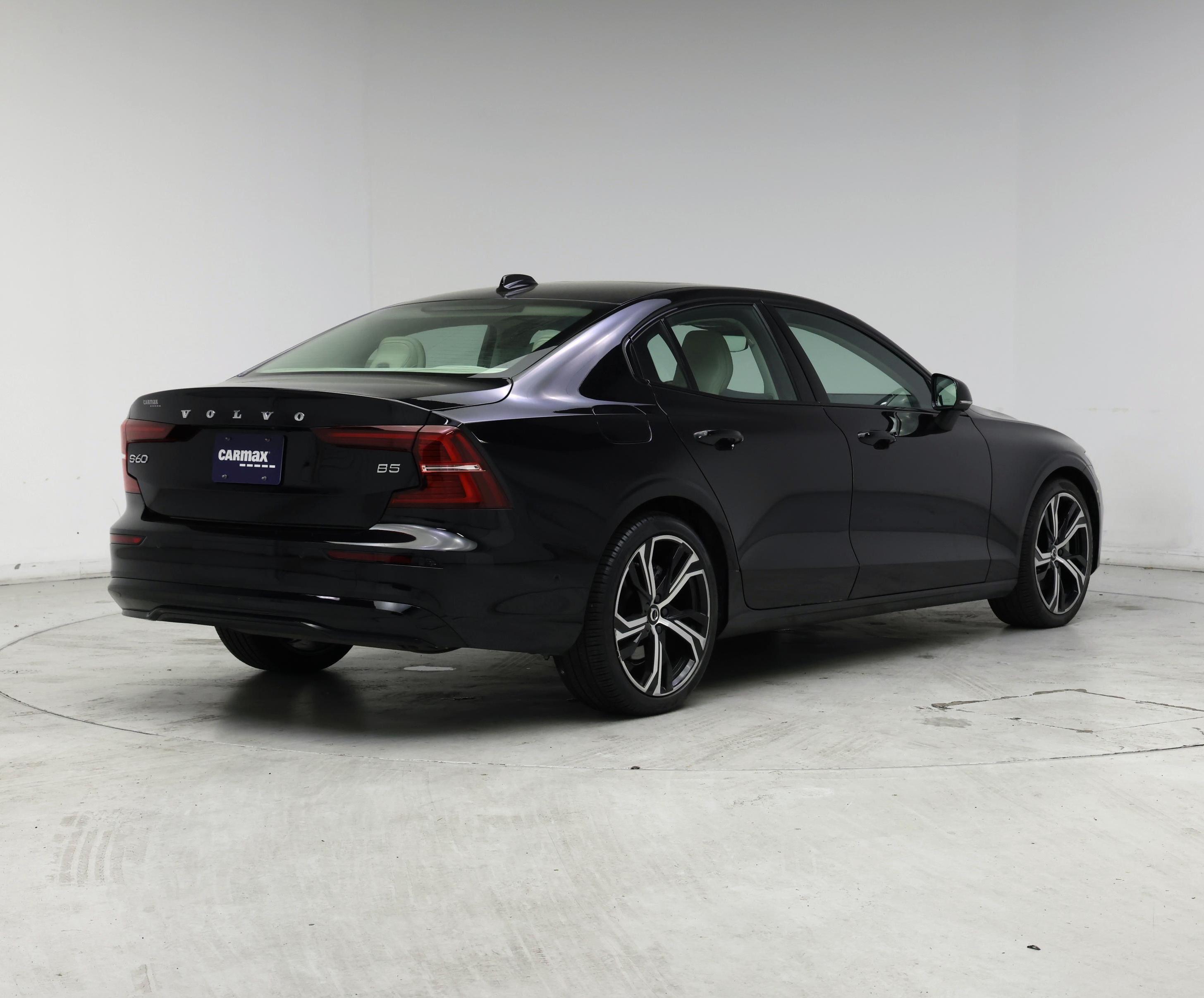Thumbnail: 2025 Volvo S60 - 8