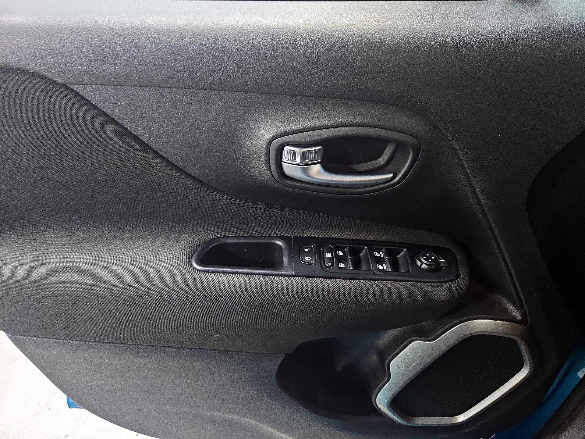 Thumbnail: 2021 Jeep Renegade - 12