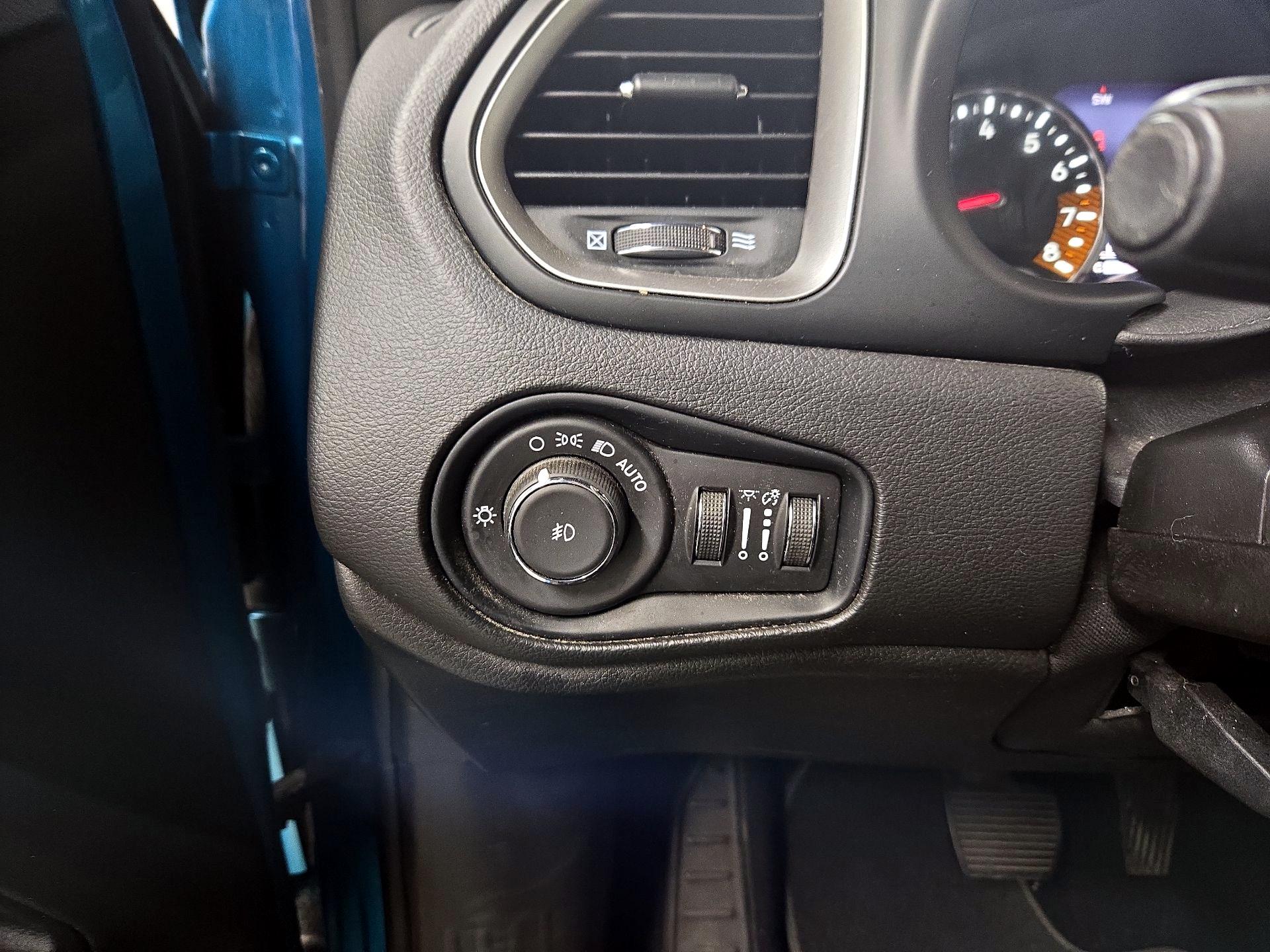 Thumbnail: 2021 Jeep Renegade - 13
