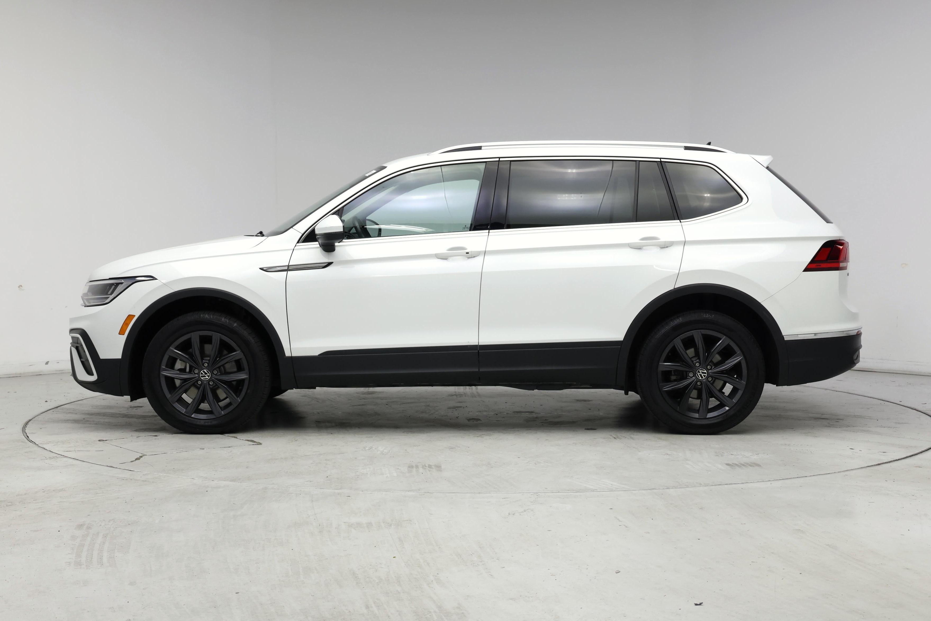Thumbnail: 2024 Volkswagen Tiguan - 3