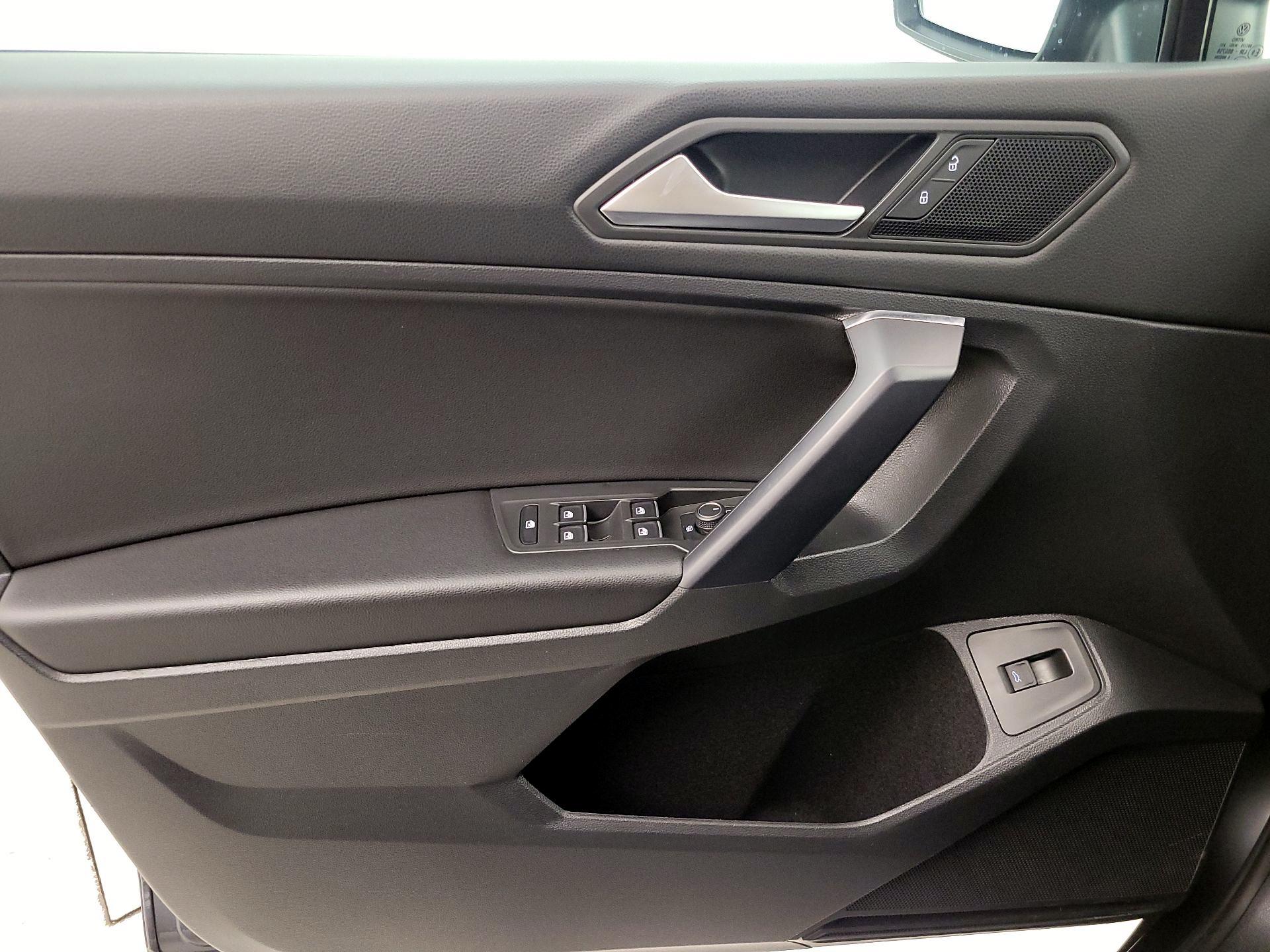 Thumbnail: 2021 Volkswagen Tiguan - 12
