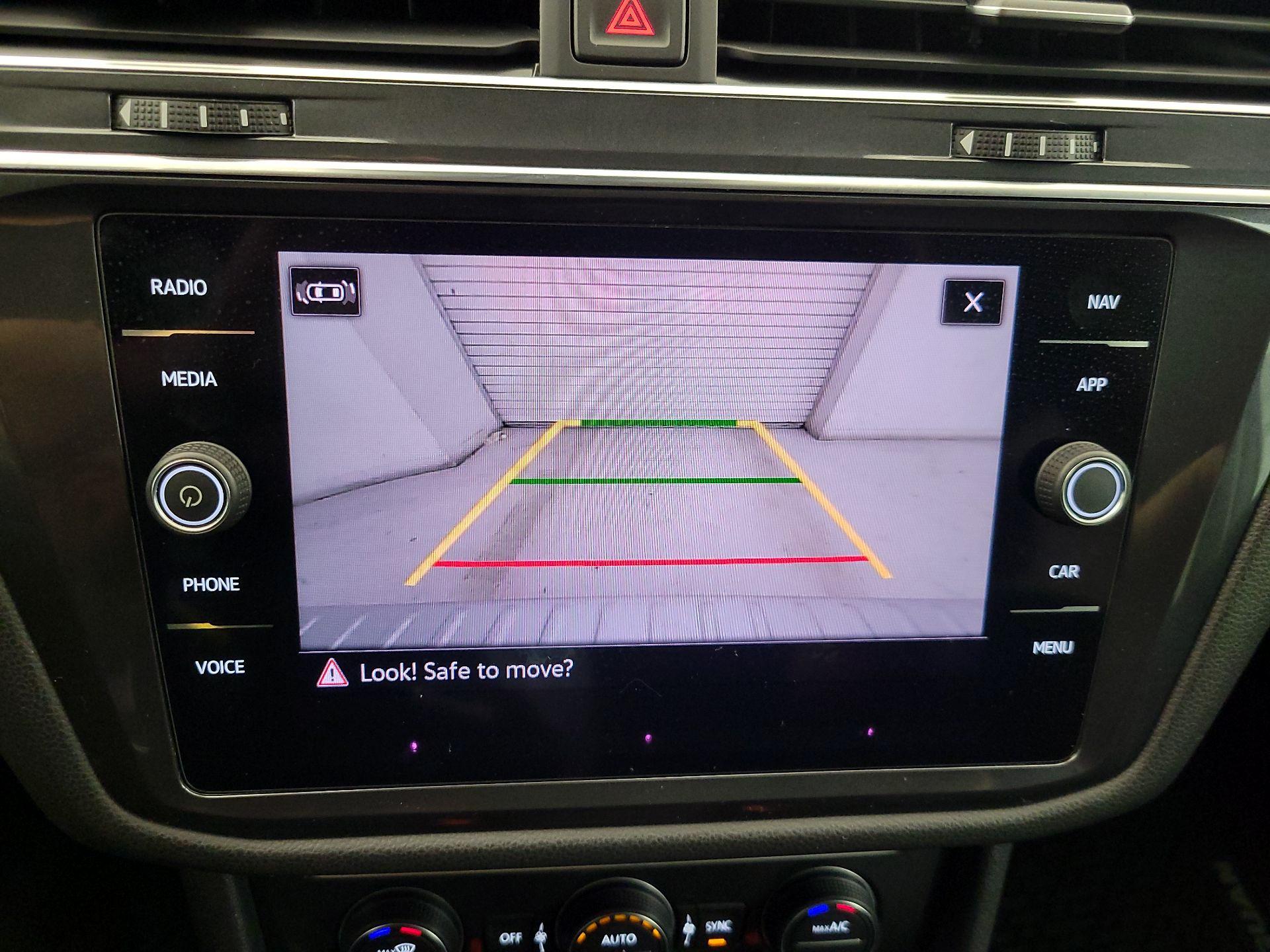 Thumbnail: 2021 Volkswagen Tiguan - 14